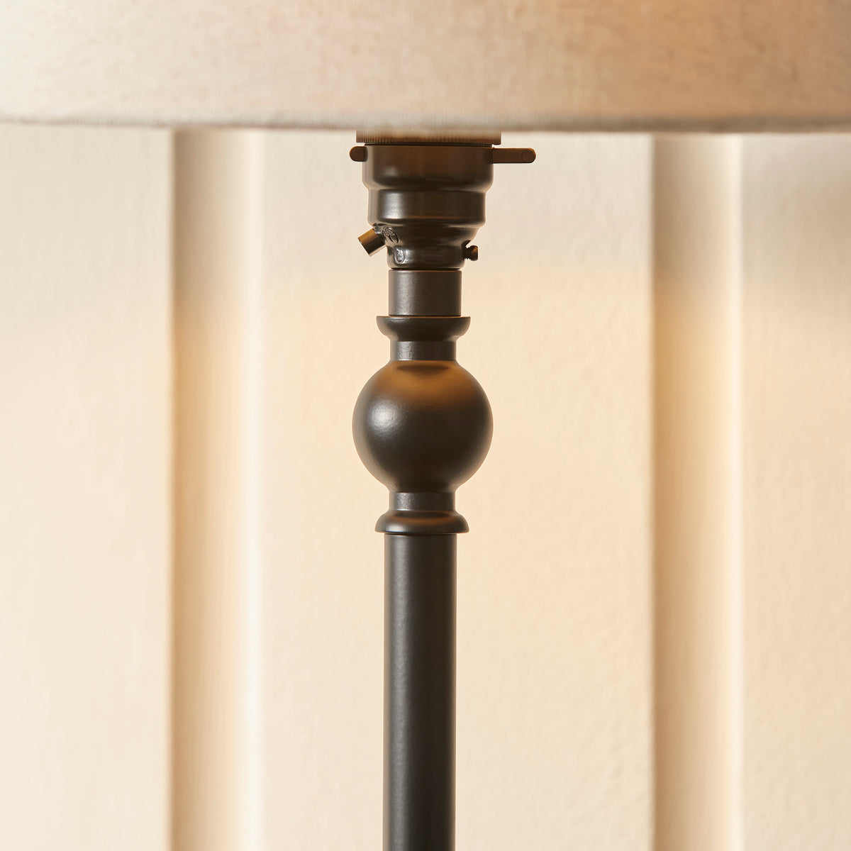 118121 Lille Table Lamp Black