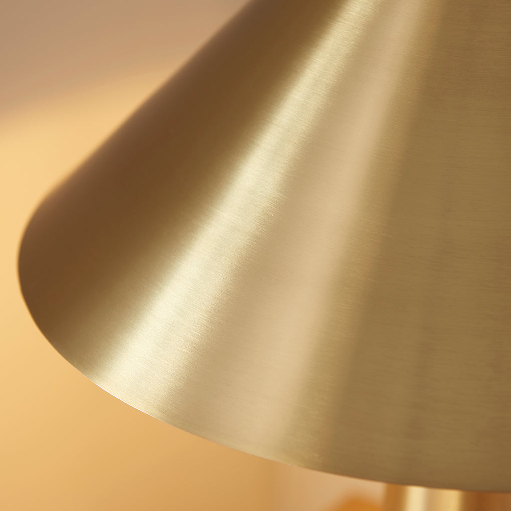 118685 Isak Table Lamp Brass