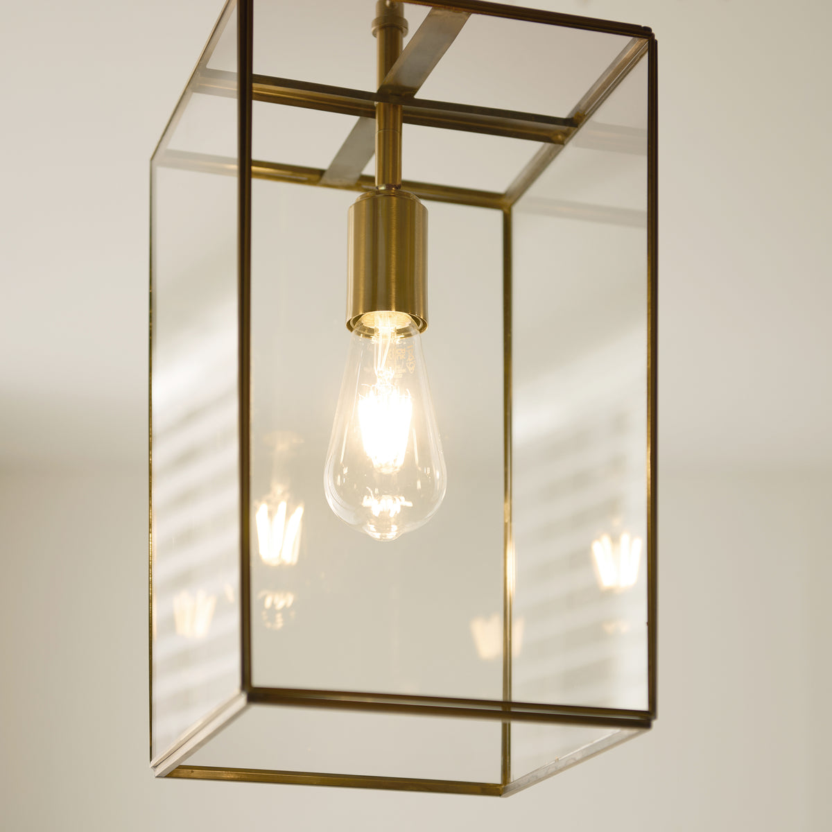 119141 Hammond Grand Pendant Brass