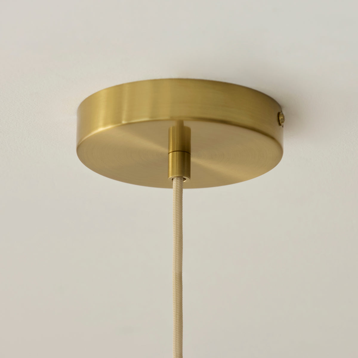 120011 Noah Pendant Cream Brass