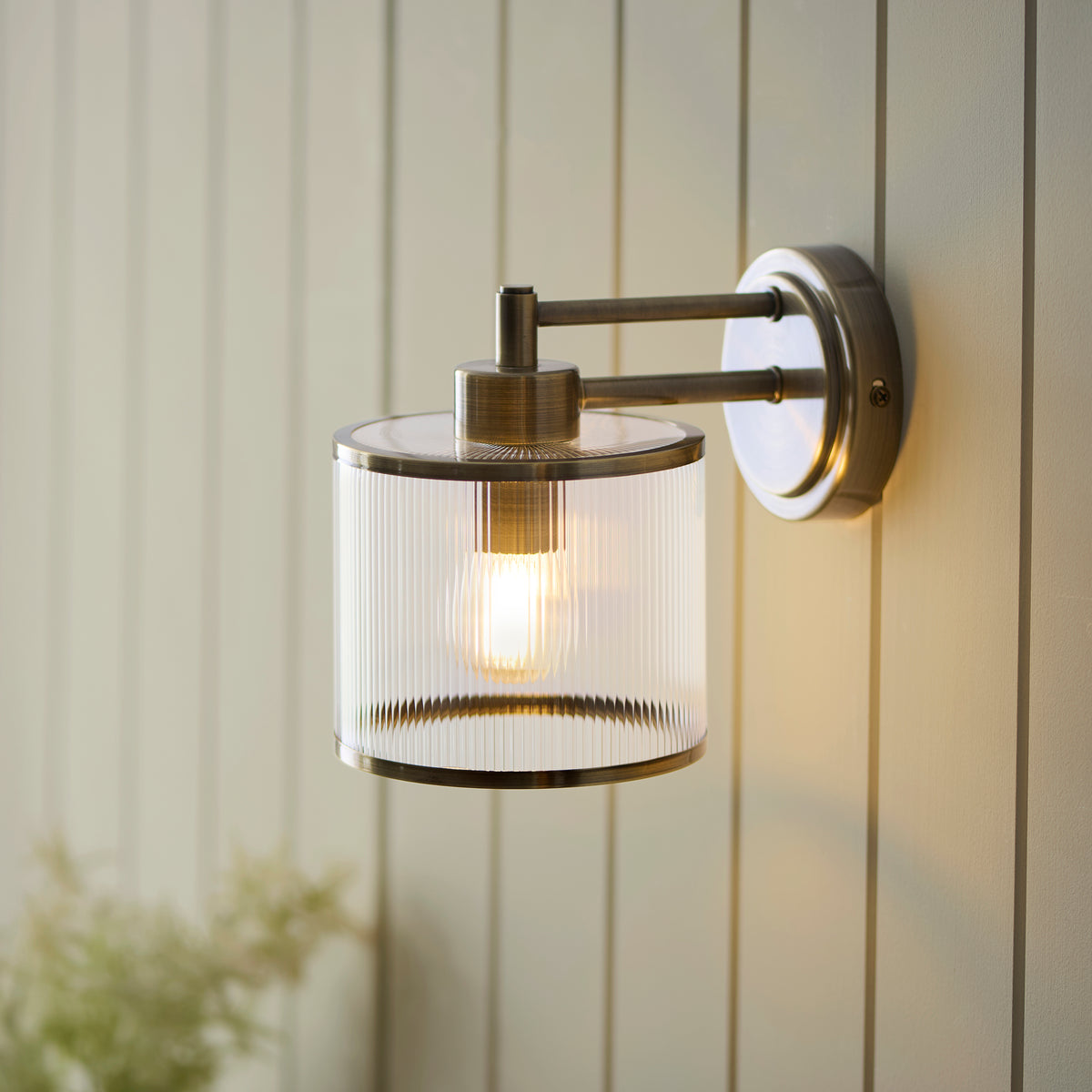 120144 Ridgeton Wall Light Brass