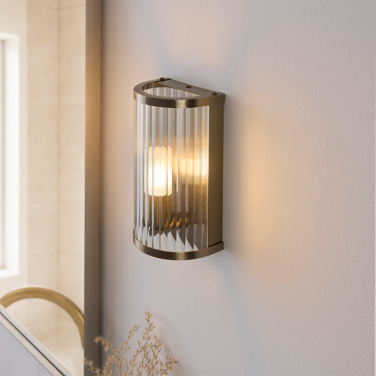 120851 Ridgeton IP44 Bathroom Wall Light Brass