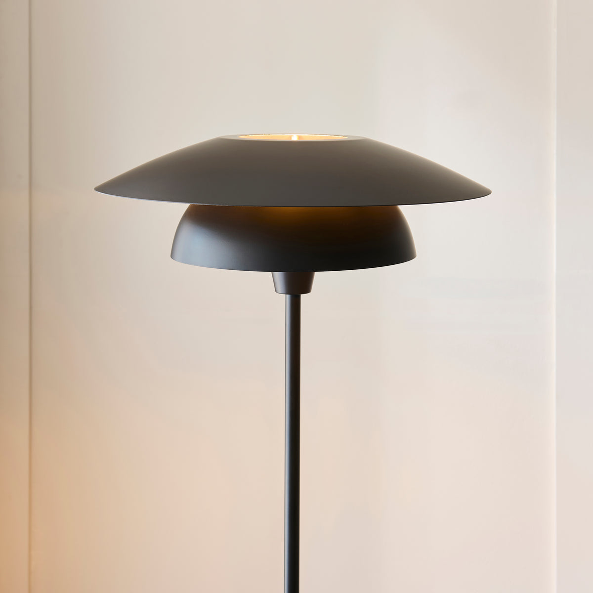 121069 Lyon Floor Lamp Black