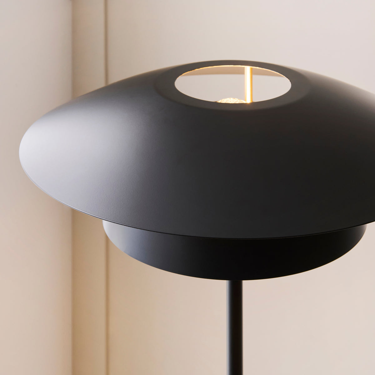 121069 Lyon Floor Lamp Black
