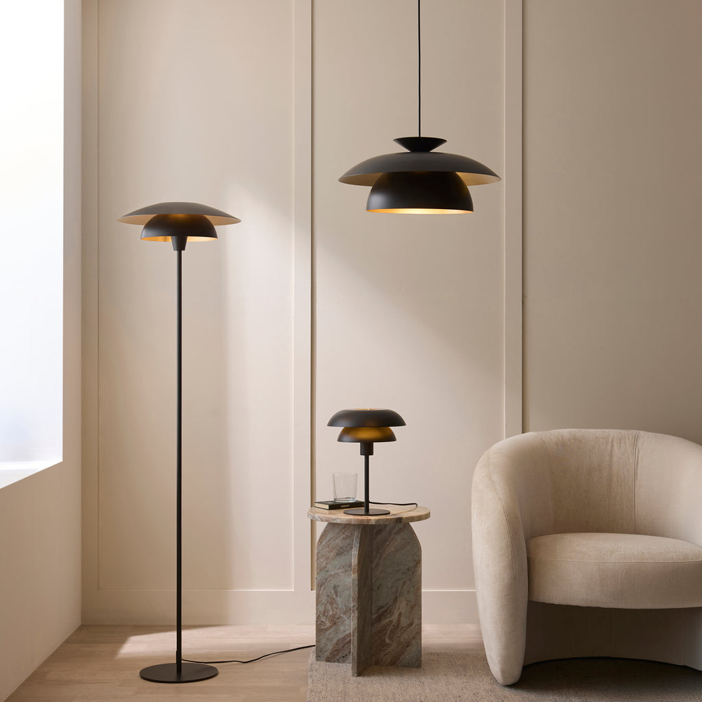 121071 Lyon Pendant Black