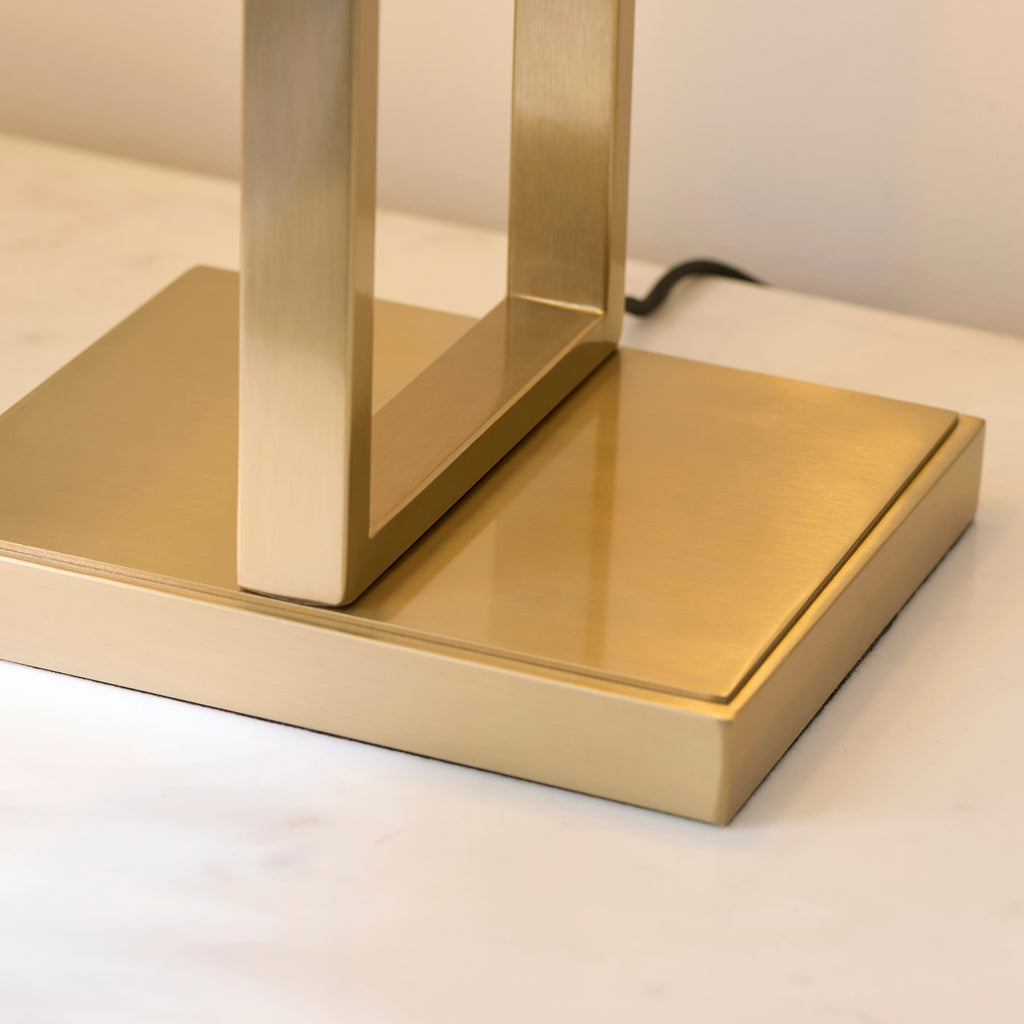 121991 Seattle Table Lamp Brass Ivory