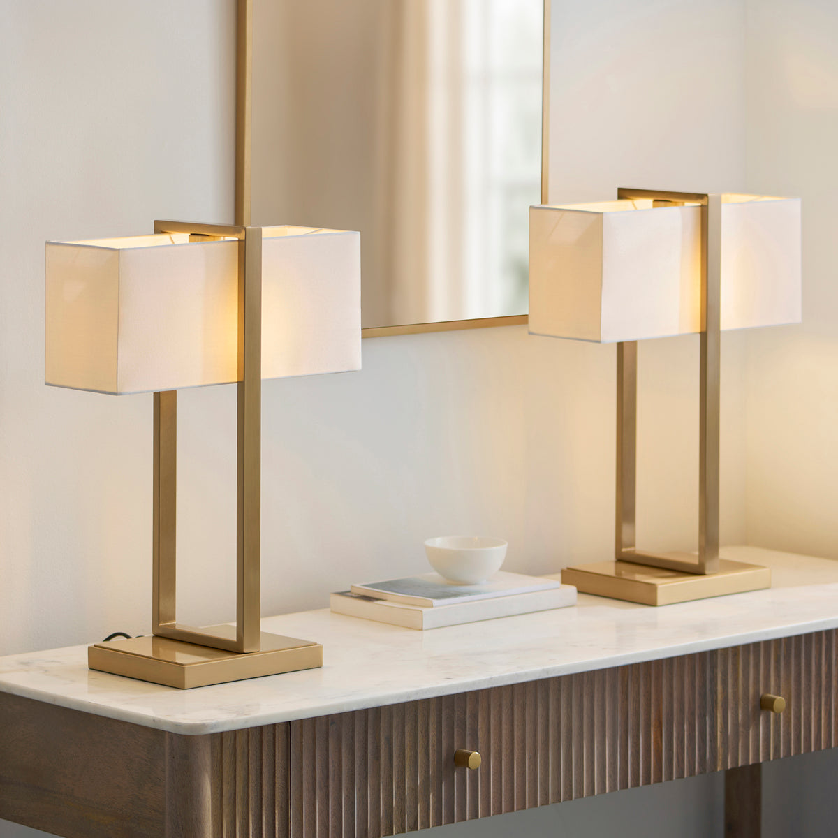 121991 Seattle Table Lamp Brass Ivory