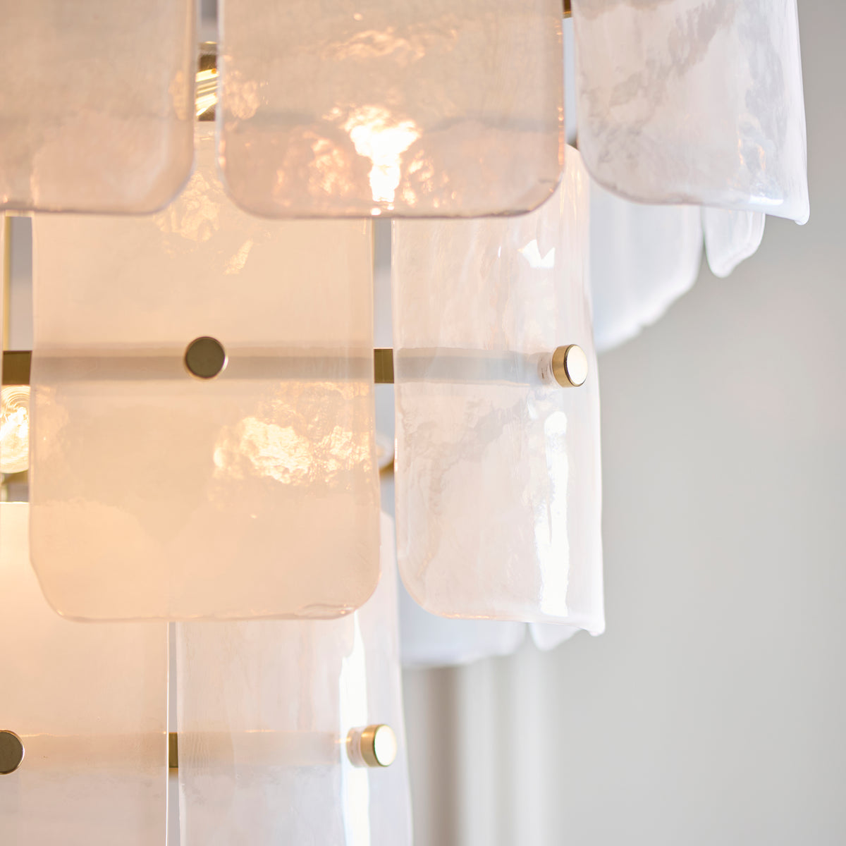 122775 Venice 10 Light Pendant Brass White