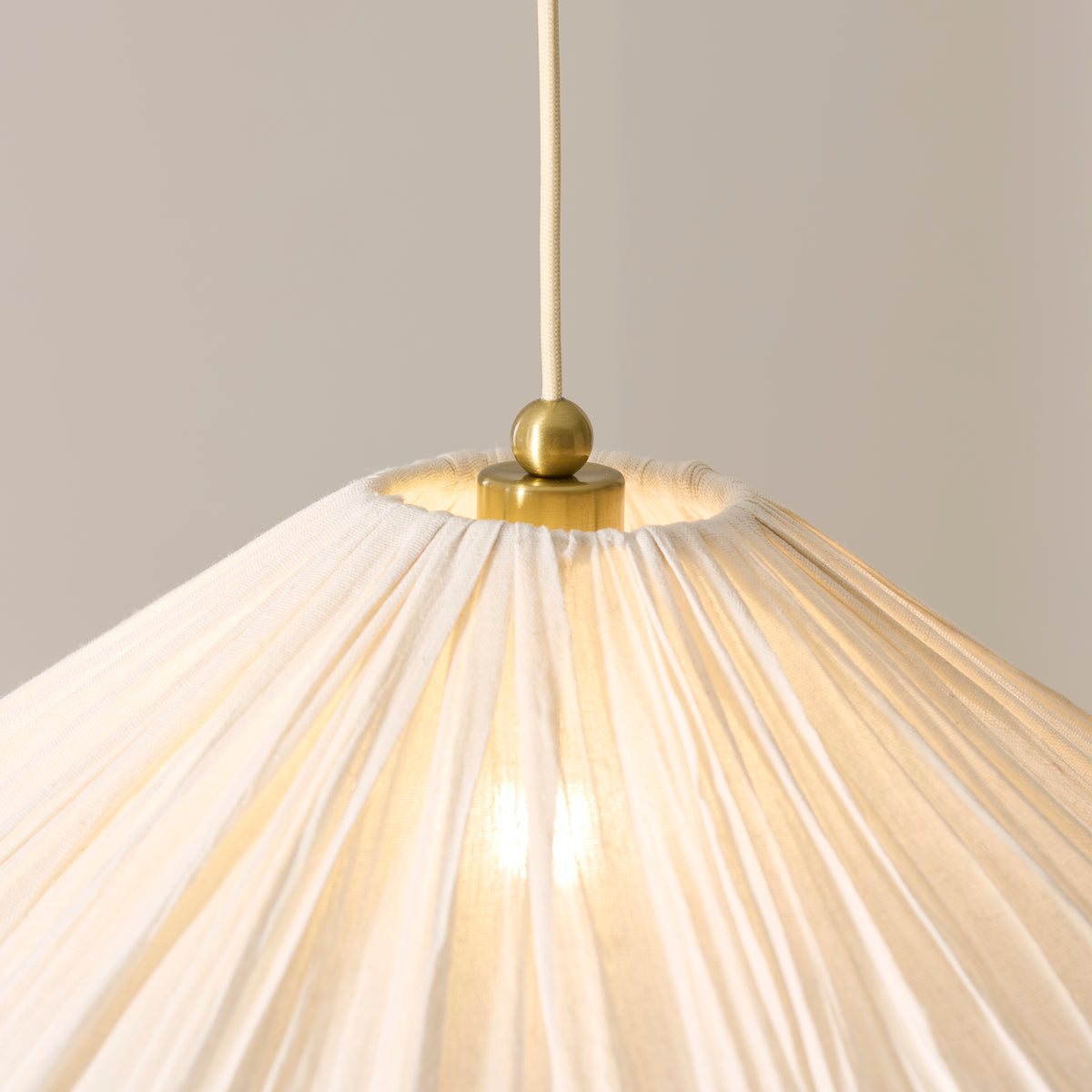 124380 Isabella Grand Pendant Brass White