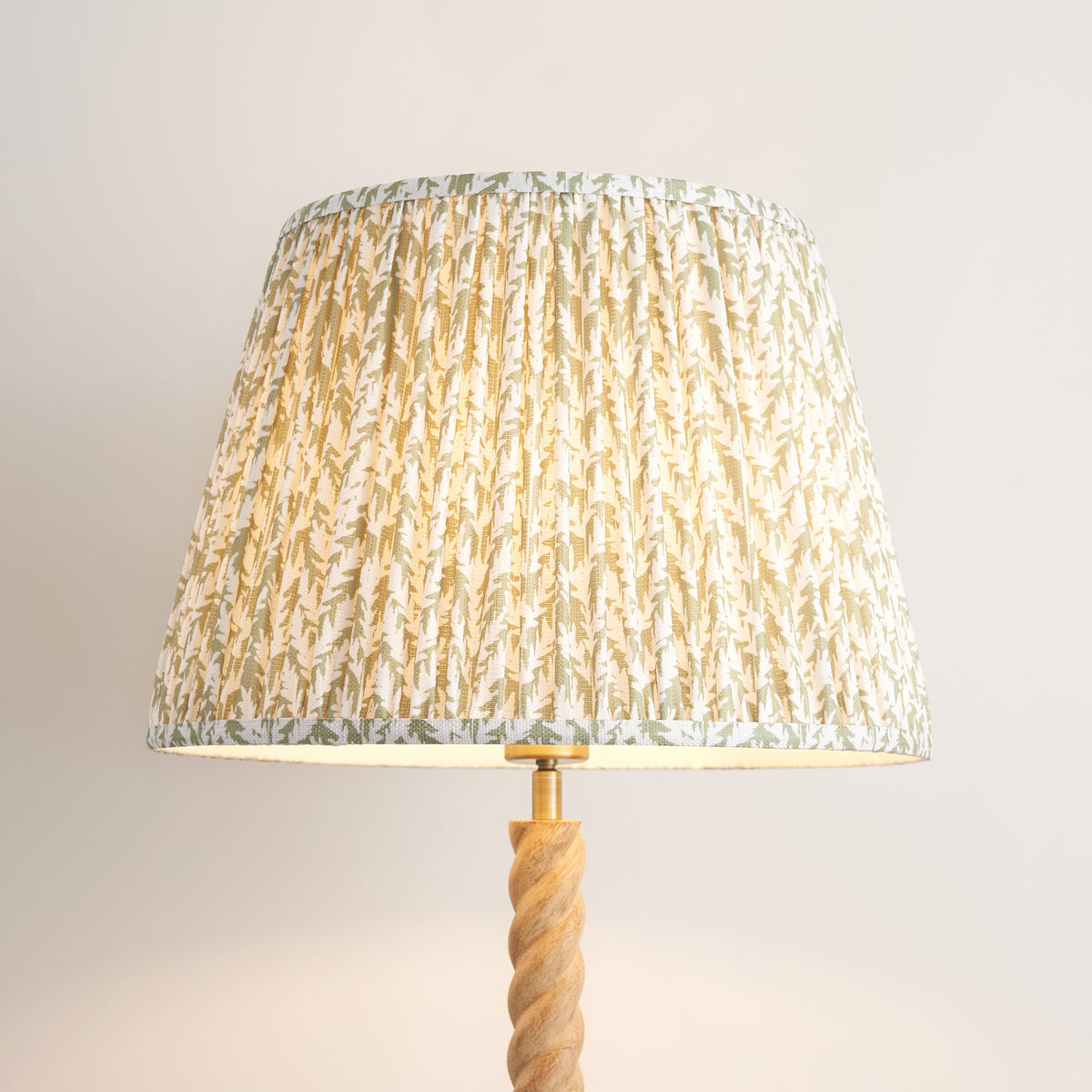 125404 Twist & Leaf 40cm Floor Lamp Wood Green