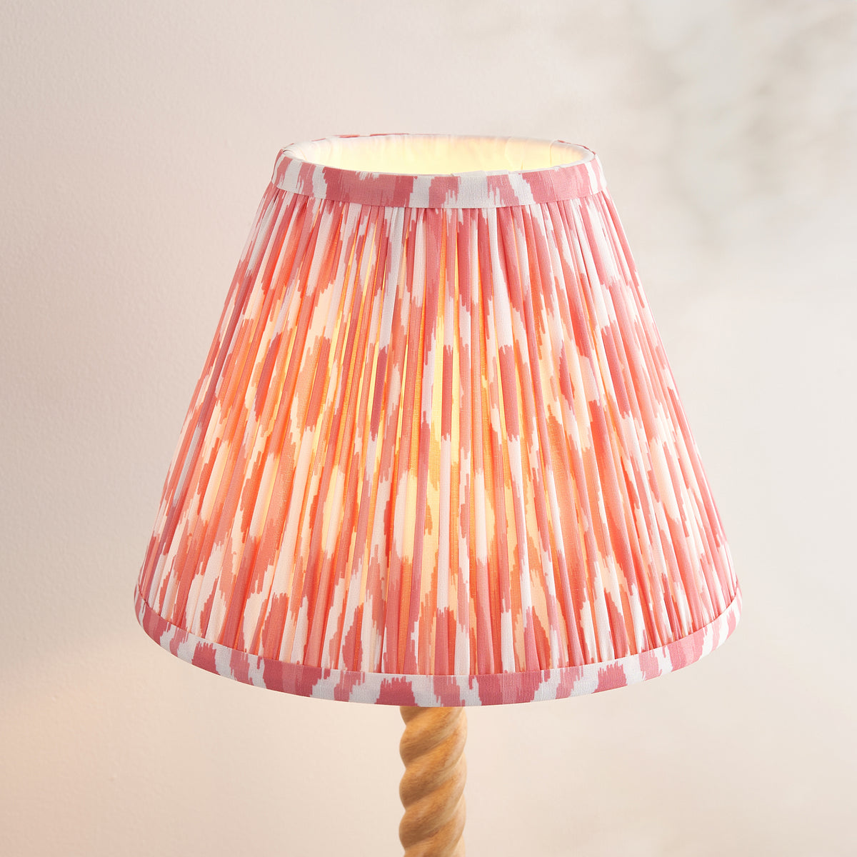 125409 Twist & Ikat 25cm Table Lamp Wood Pink