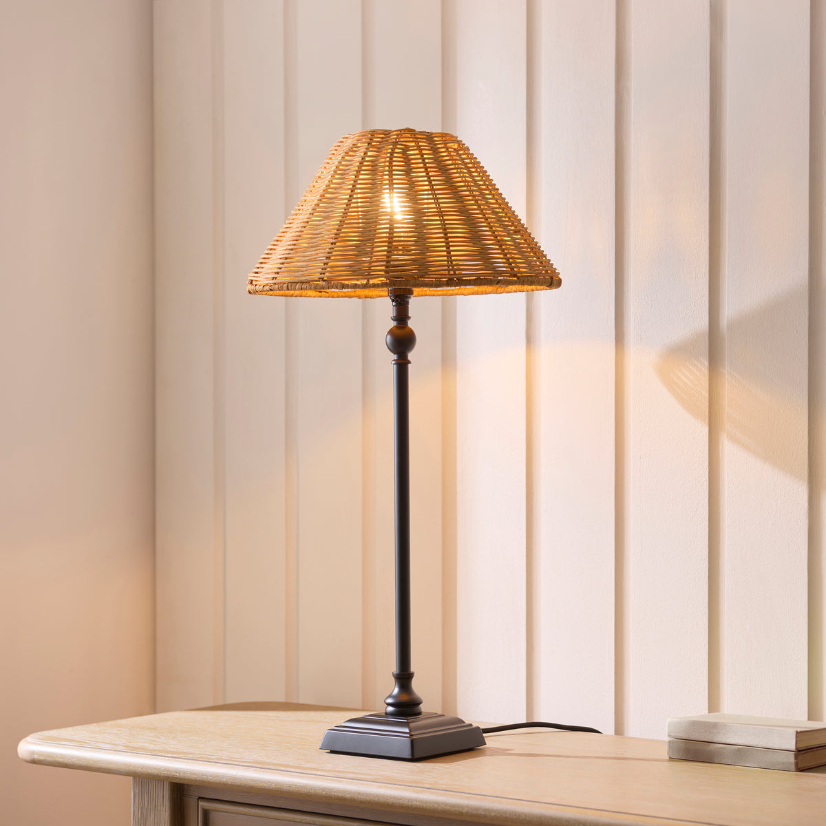 125441 Jericho Table Lamp Black