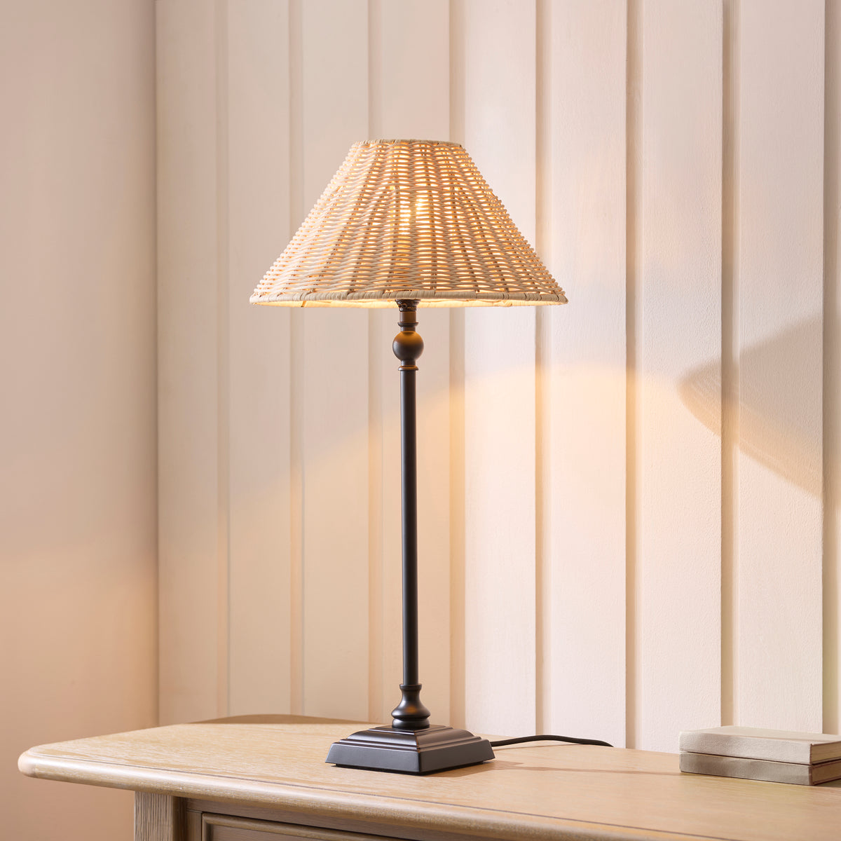 125451 Jericho Table Lamp Black
