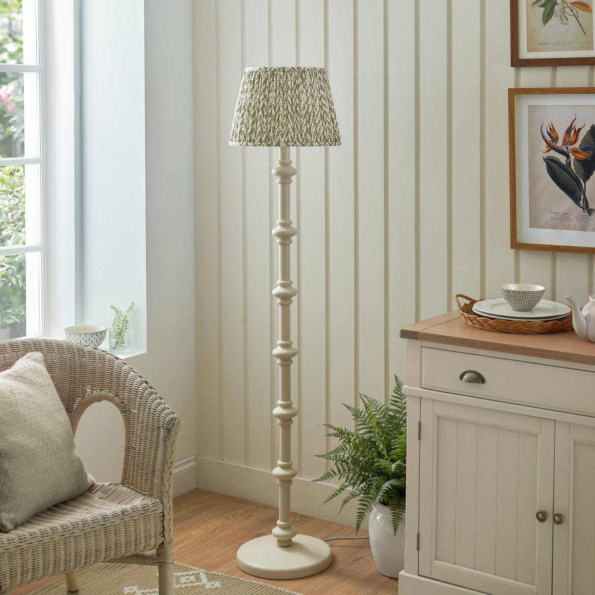 125491 Carnaby & Leaf 35cm Floor Lamp White Green