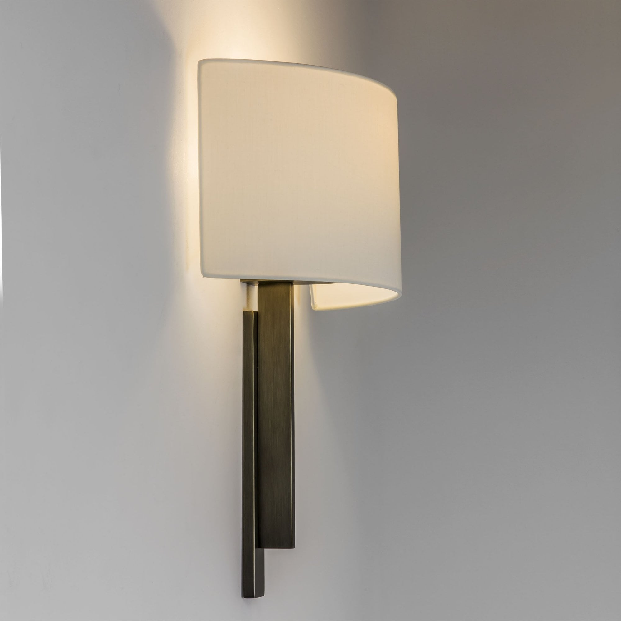 1334007 Tate Wall Light Bronze