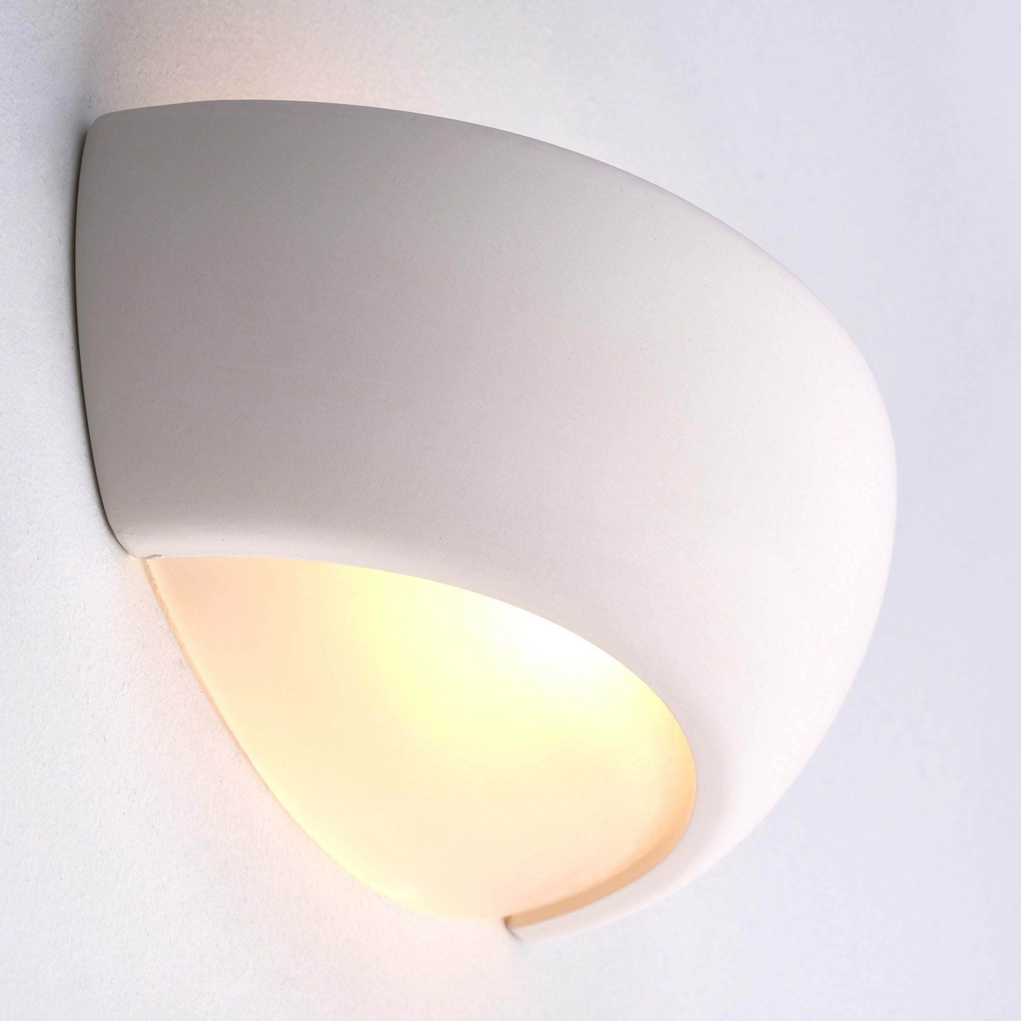 UG-WB-X Eton 1 Light Wall Light Ceramic