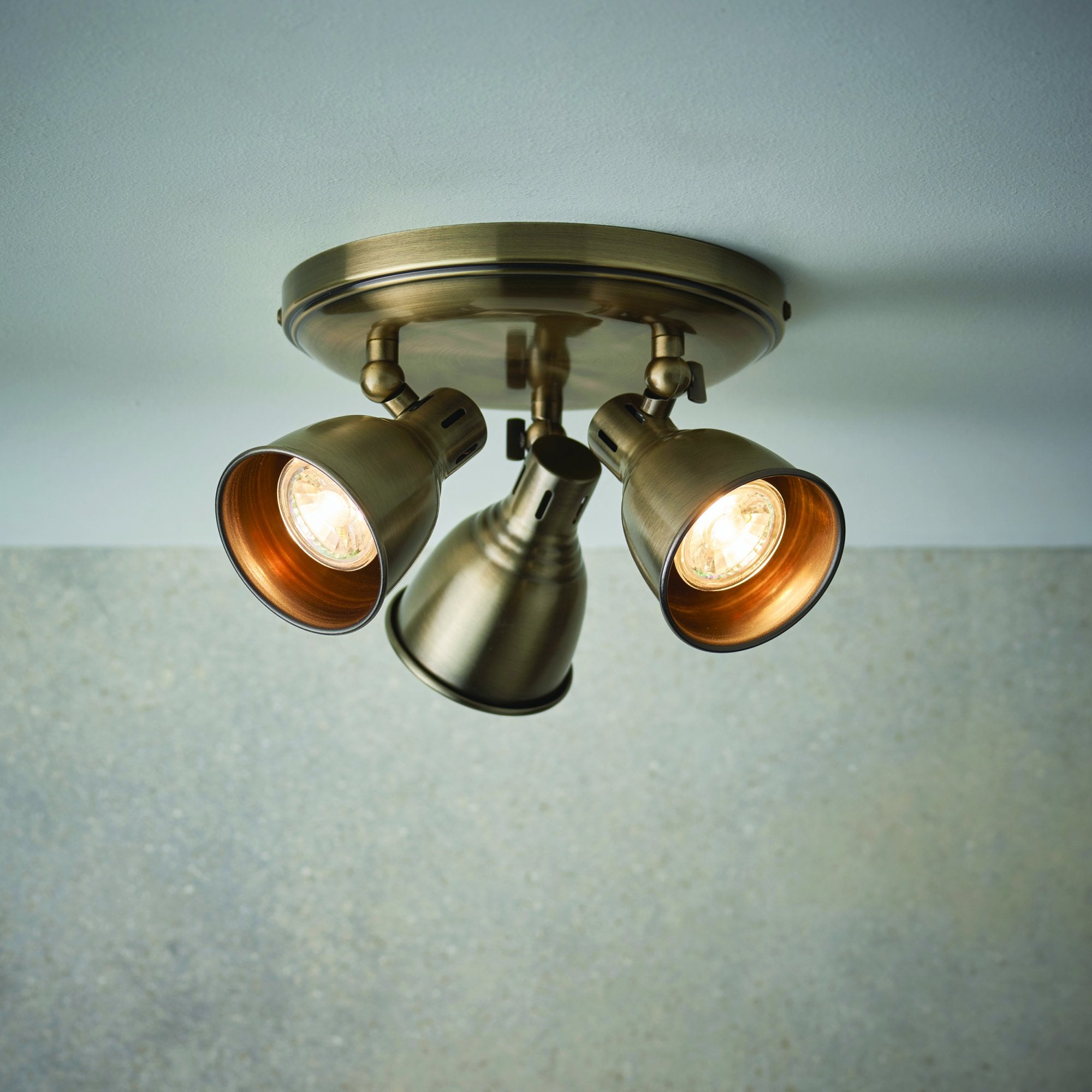 76279 Westbury 3 Light Spotlight Brass