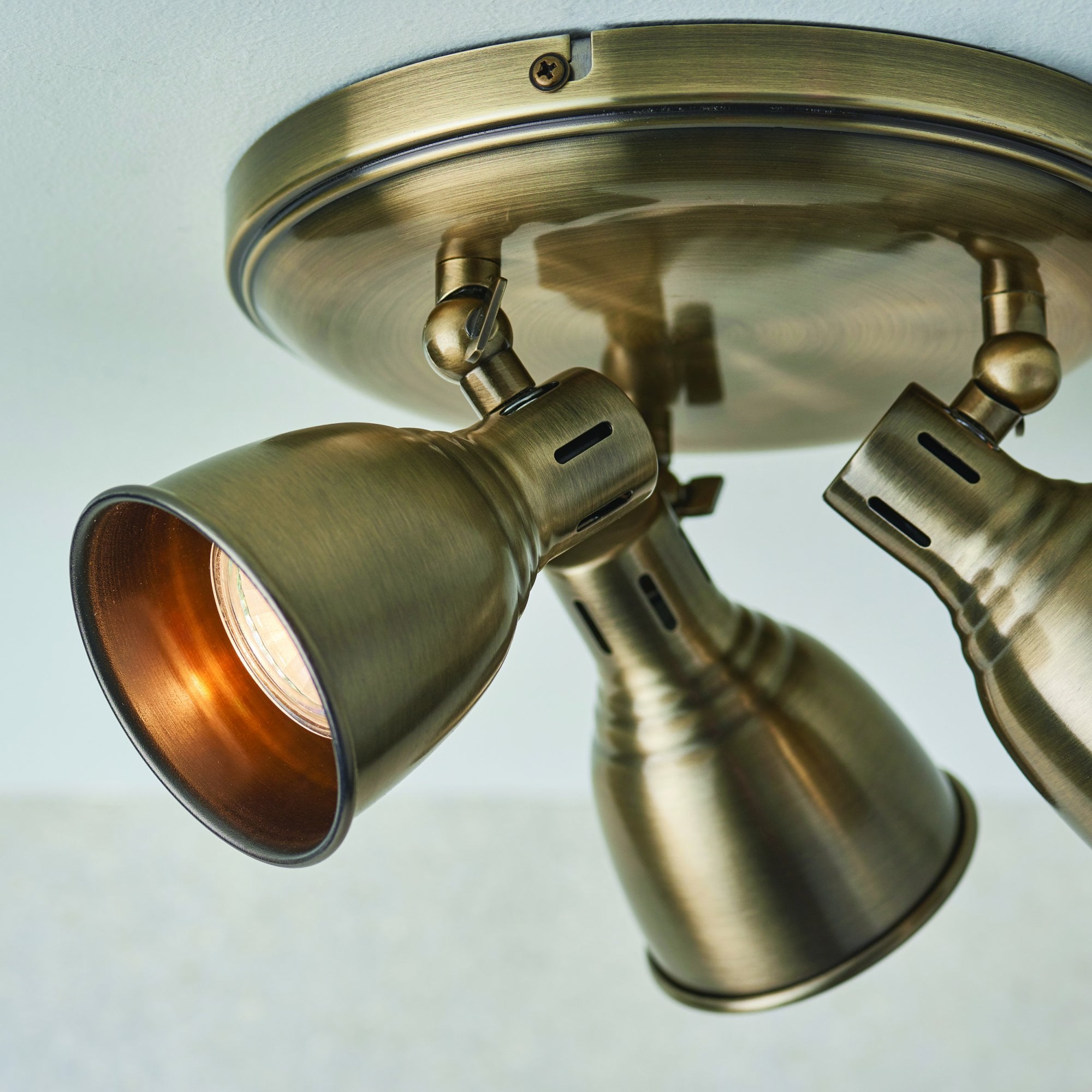 76279 Westbury 3 Light Spotlight Brass