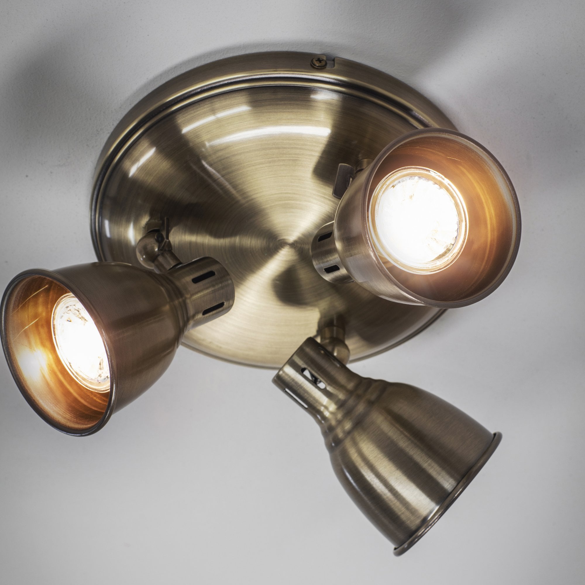 76279 Westbury 3 Light Spotlight Brass