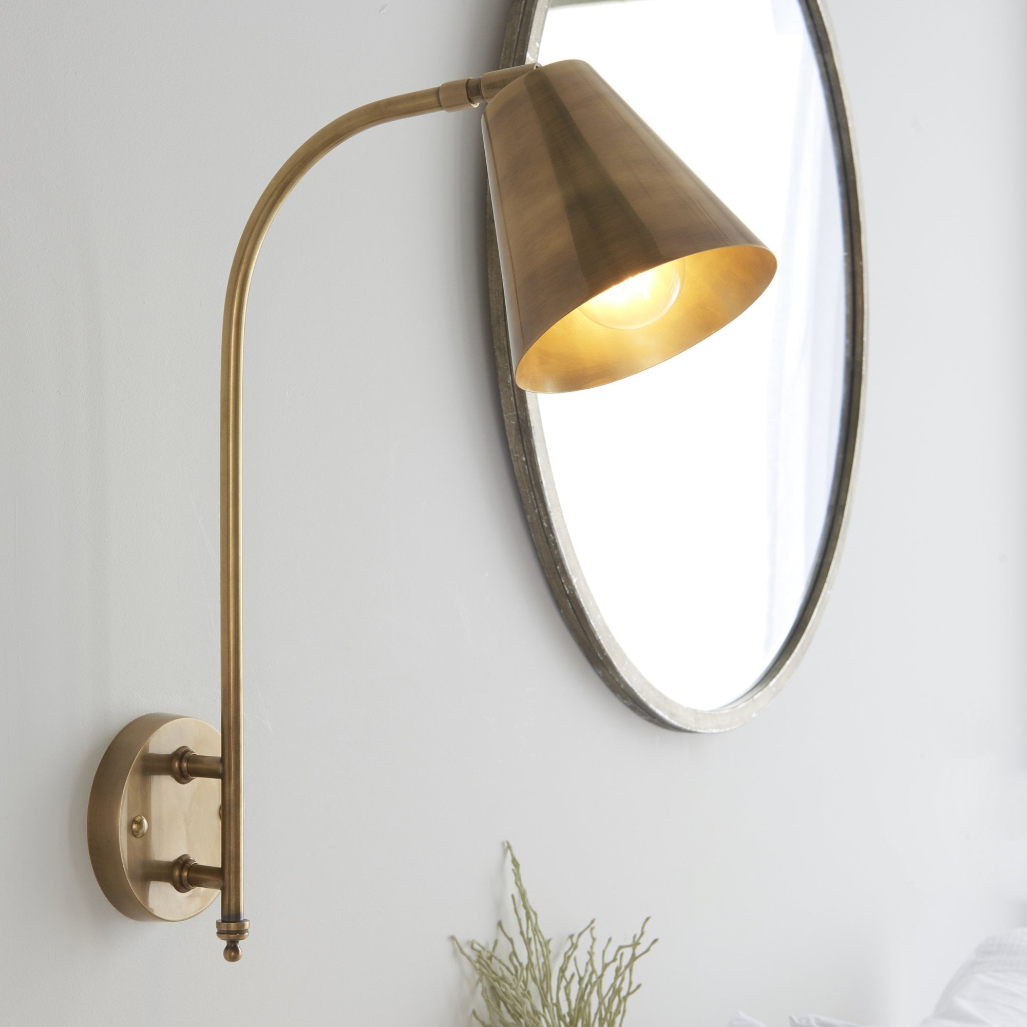 93144 Radha 1 Light Wall Light Brass