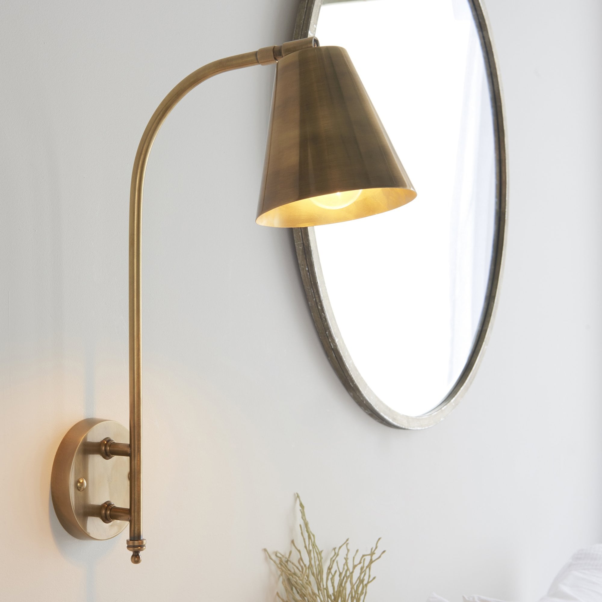 93144 Radha 1 Light Wall Light Brass