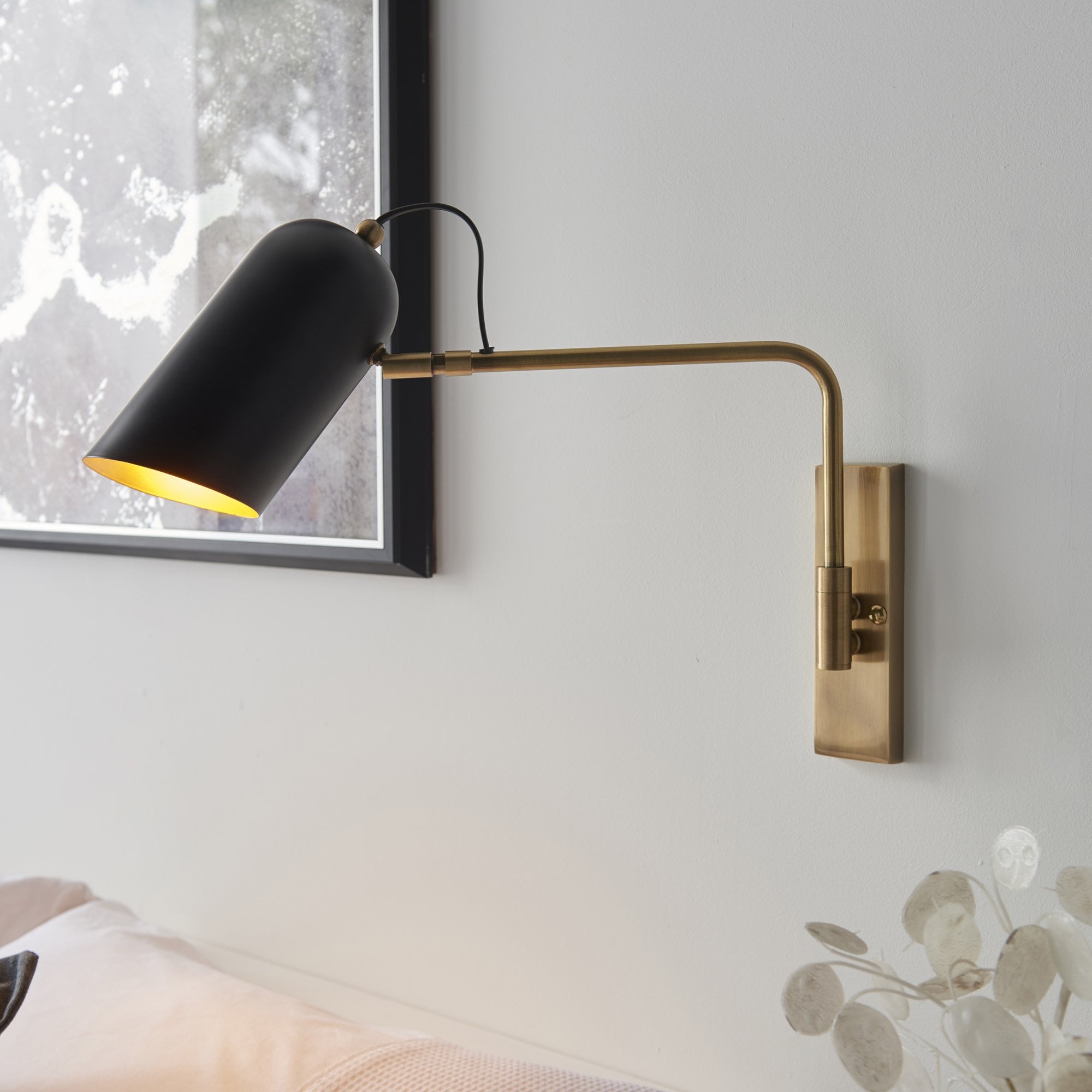 93145 Navren 1 Light Wall Light Brass Black