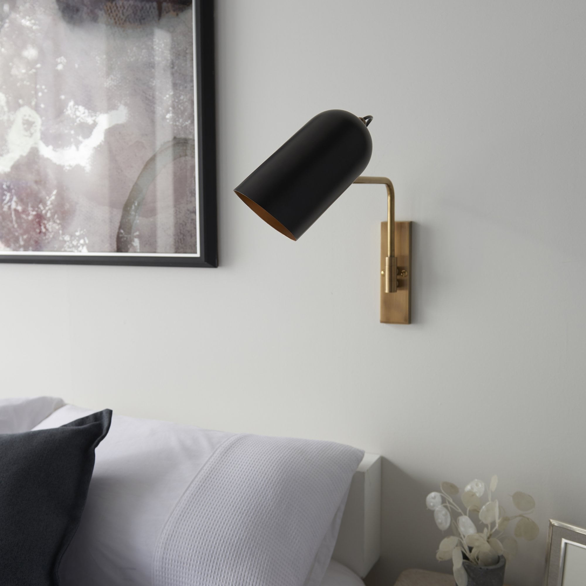 93145 Navren 1 Light Wall Light Brass Black