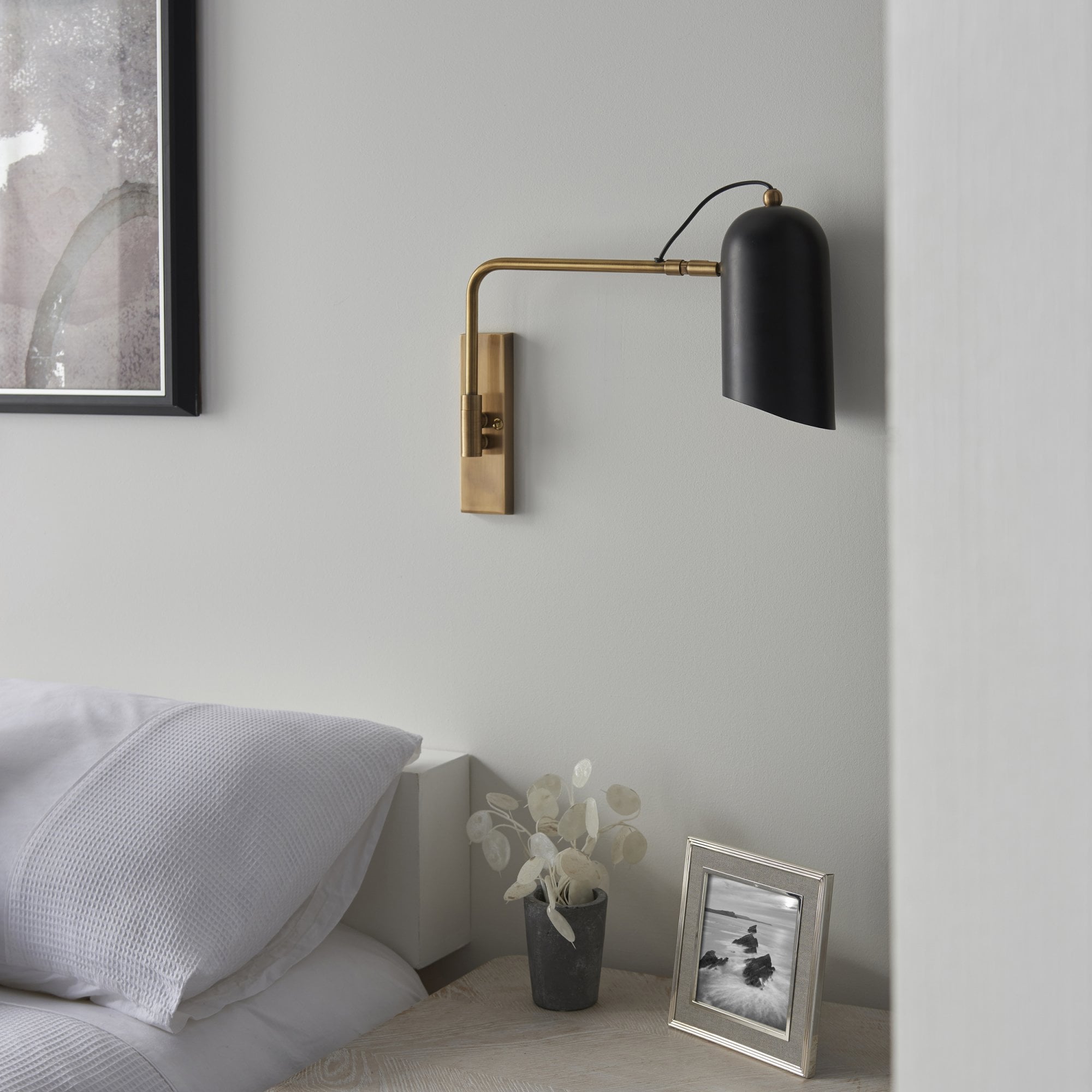 93145 Navren 1 Light Wall Light Brass Black