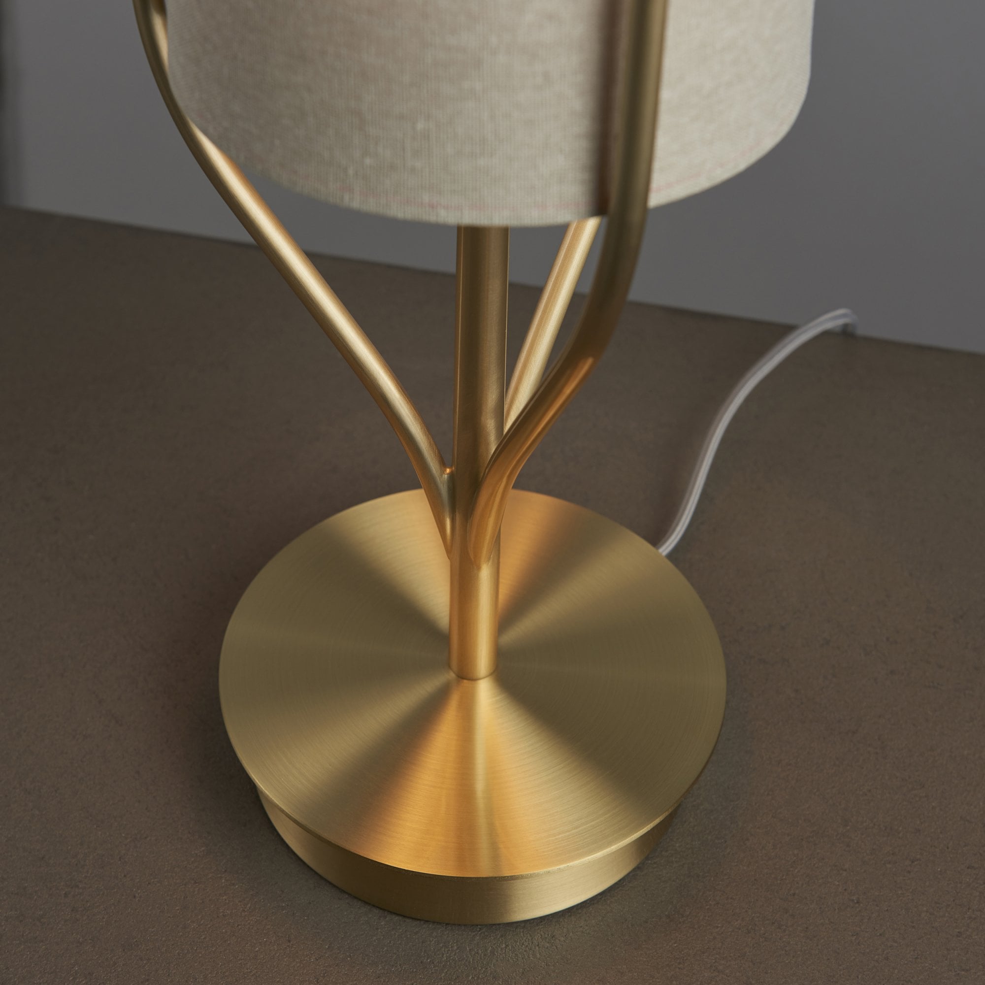 95467 Fraser 1 Light Table Lamp Brass Linen