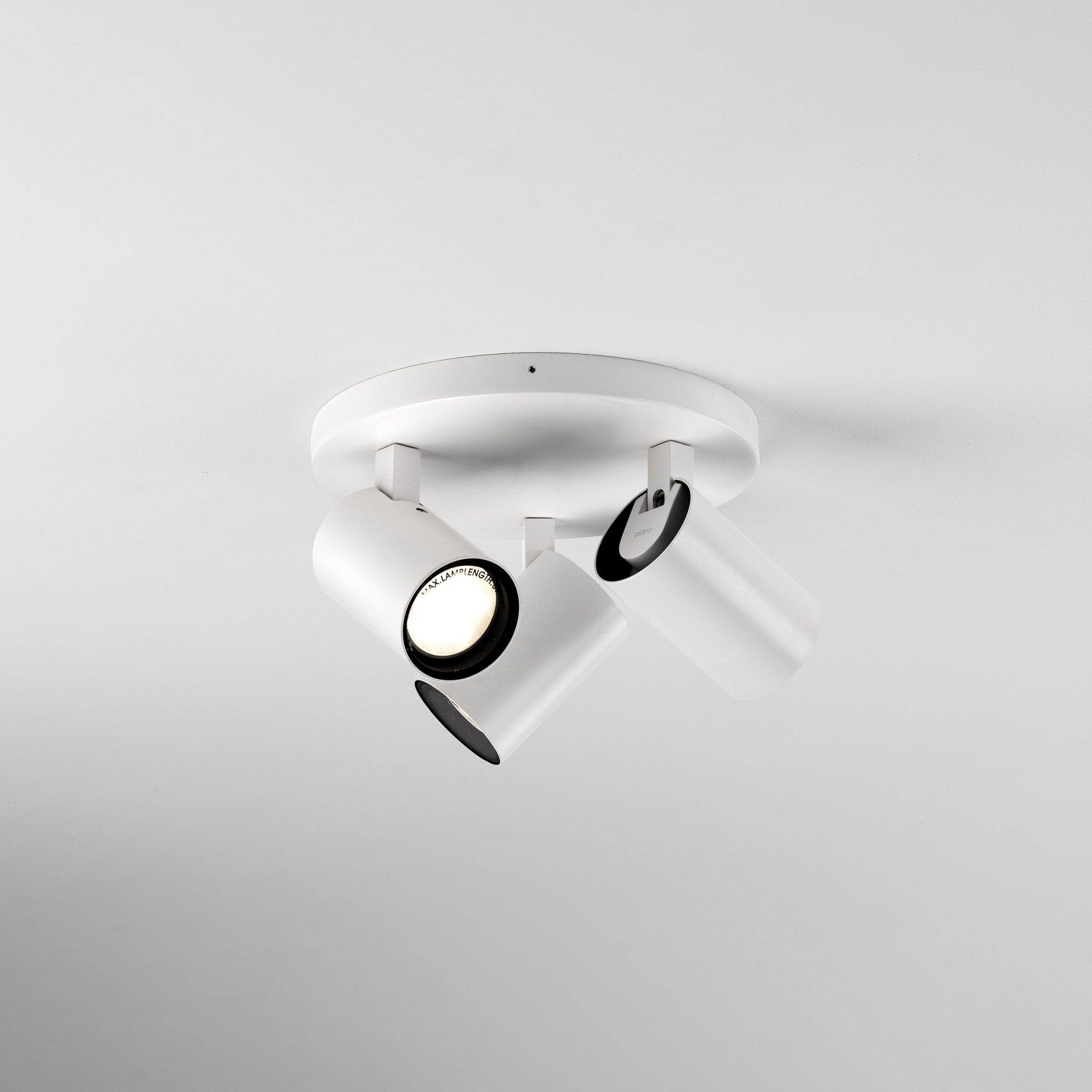 1393002 Aqua Triple Round Bathroom Spotlight Matt White (S)