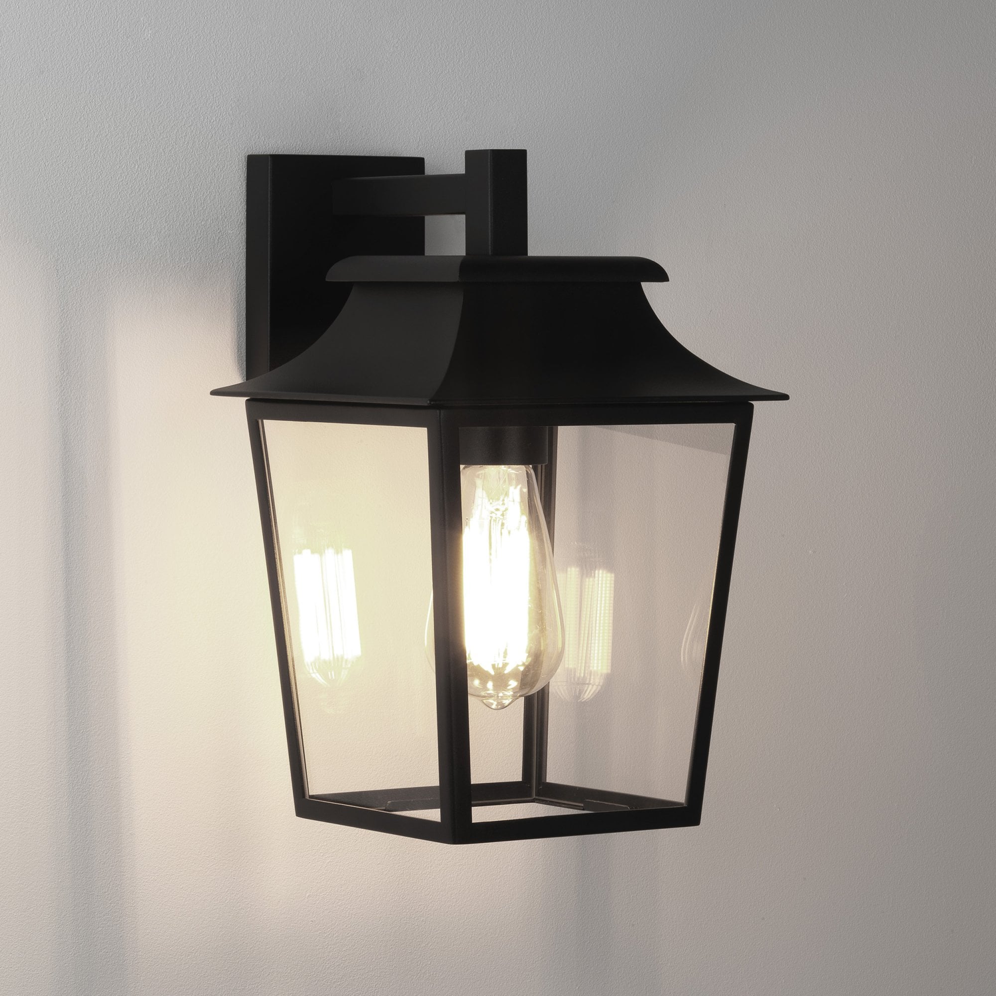 1340004 Richmond Wall Lantern 200 Outdoor Wall Light Textured Black
