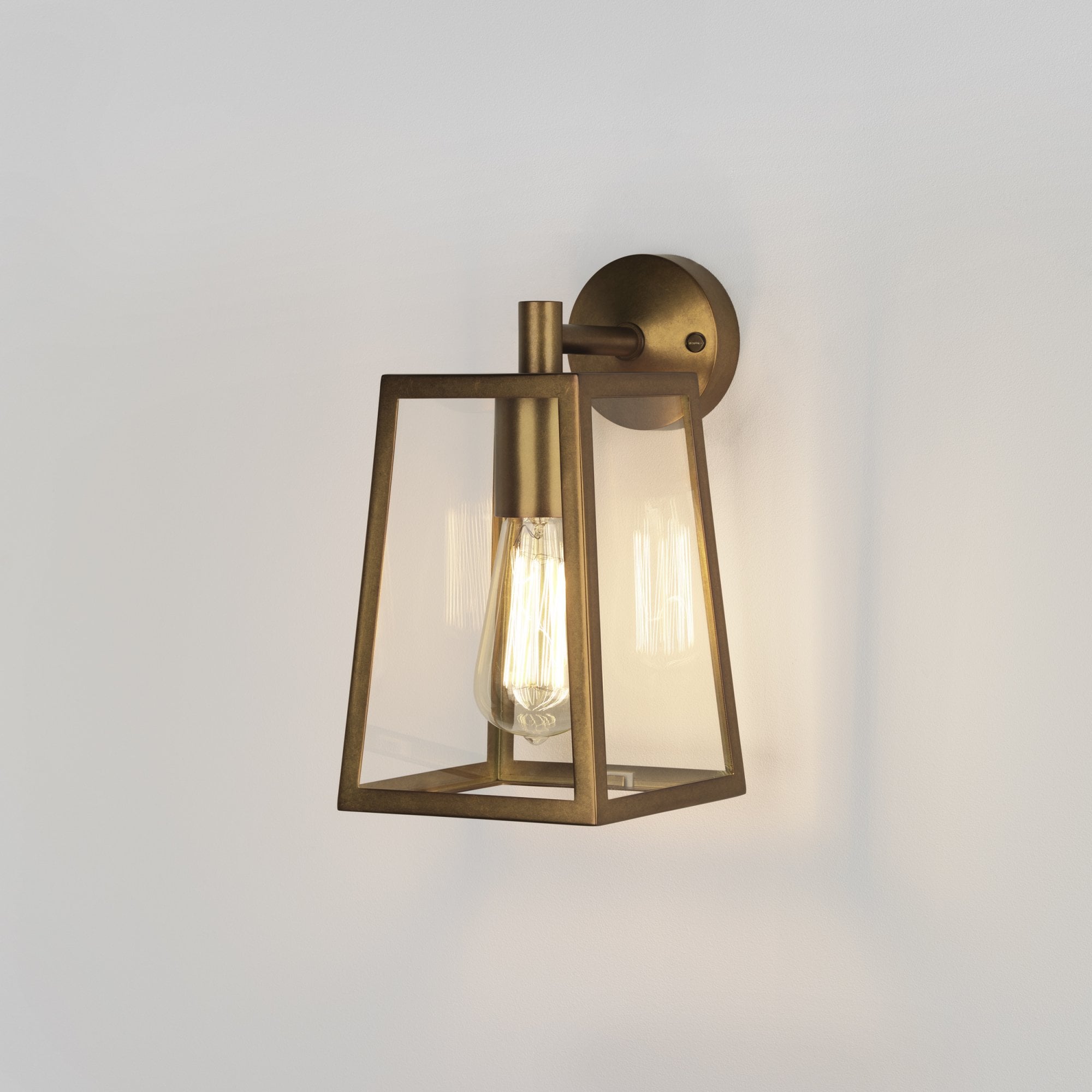 1306005 Calvi Wall 215 Outdoor Wall Light Antique Brass (S)