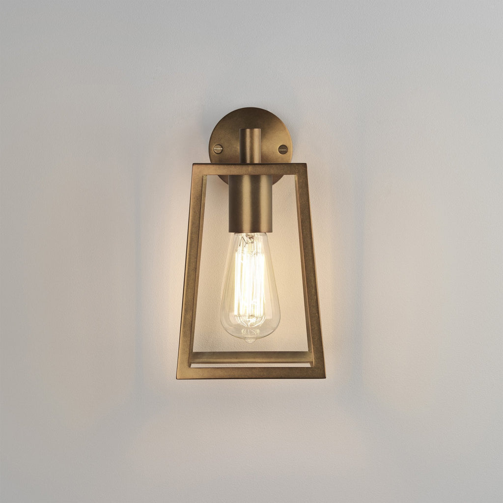 1306005 Calvi Wall 215 Outdoor Wall Light Antique Brass (S)