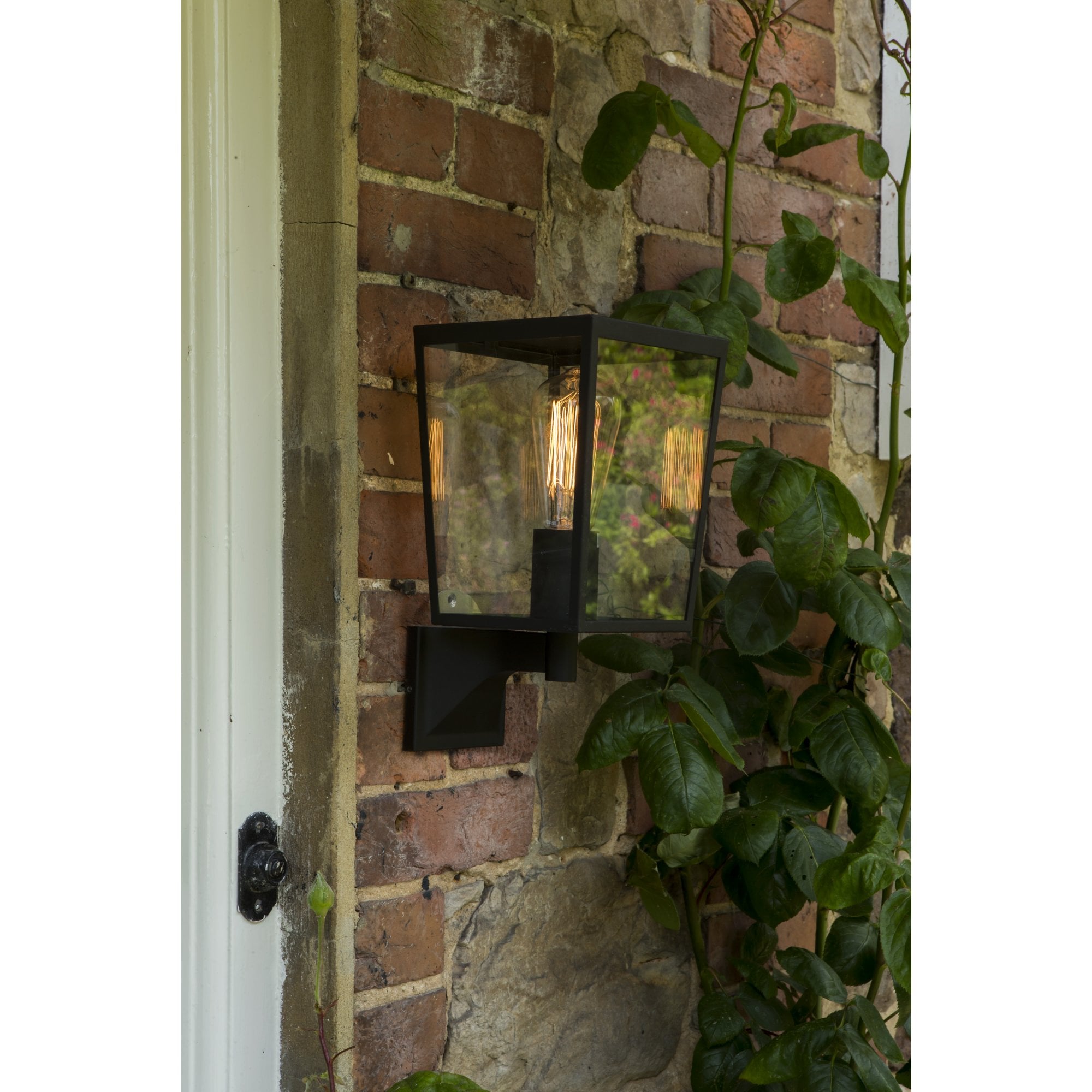 1366002 Farringdon Outdoor Wall Light Textured Black (S)