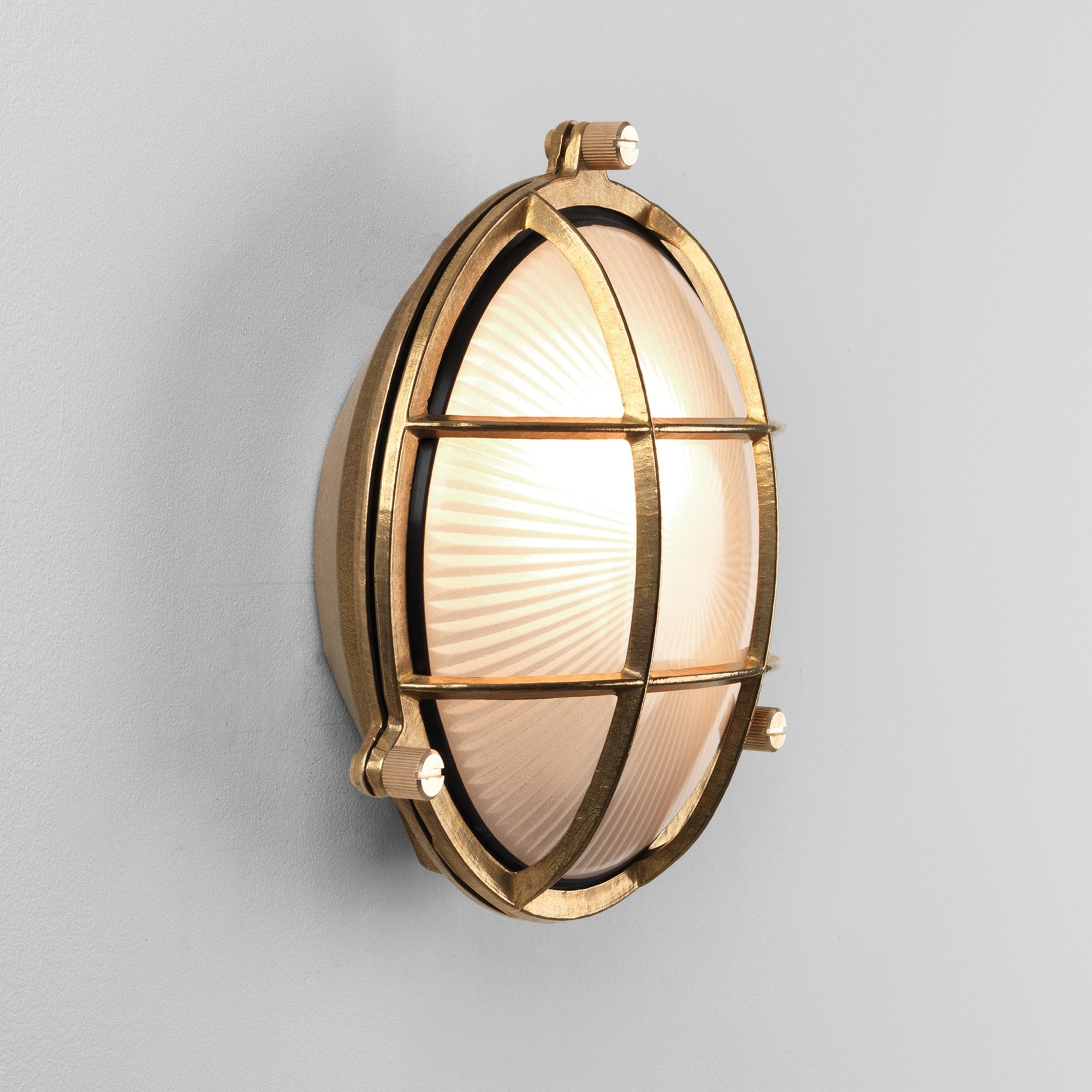 1376005 Thurso Round Outdoor Wall Light Cast Brass