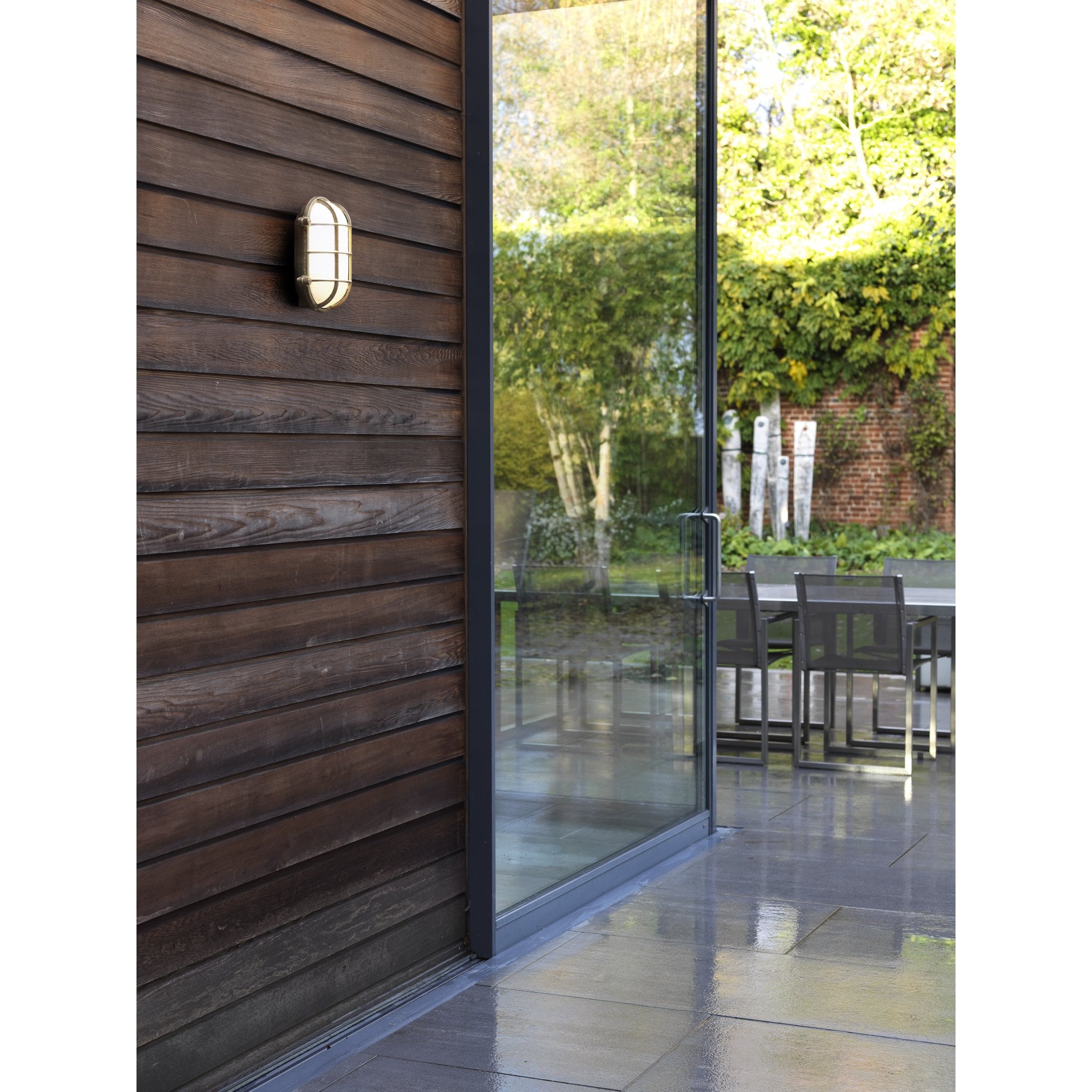 1376006 Thurso Oval Outdoor Wall Light Cast Brass