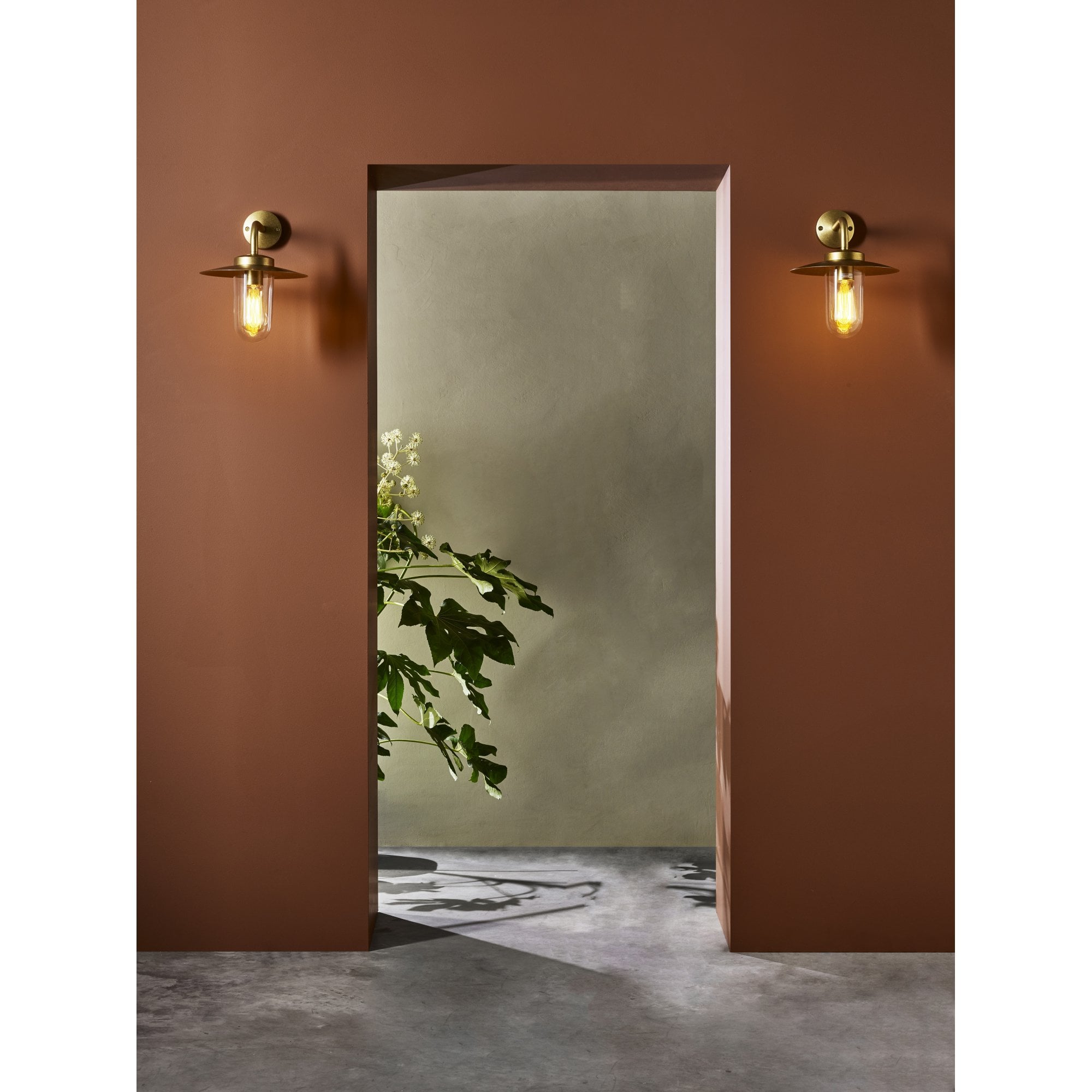 1400003 Portree Wall Outdoor Wall Light Solid Brass
