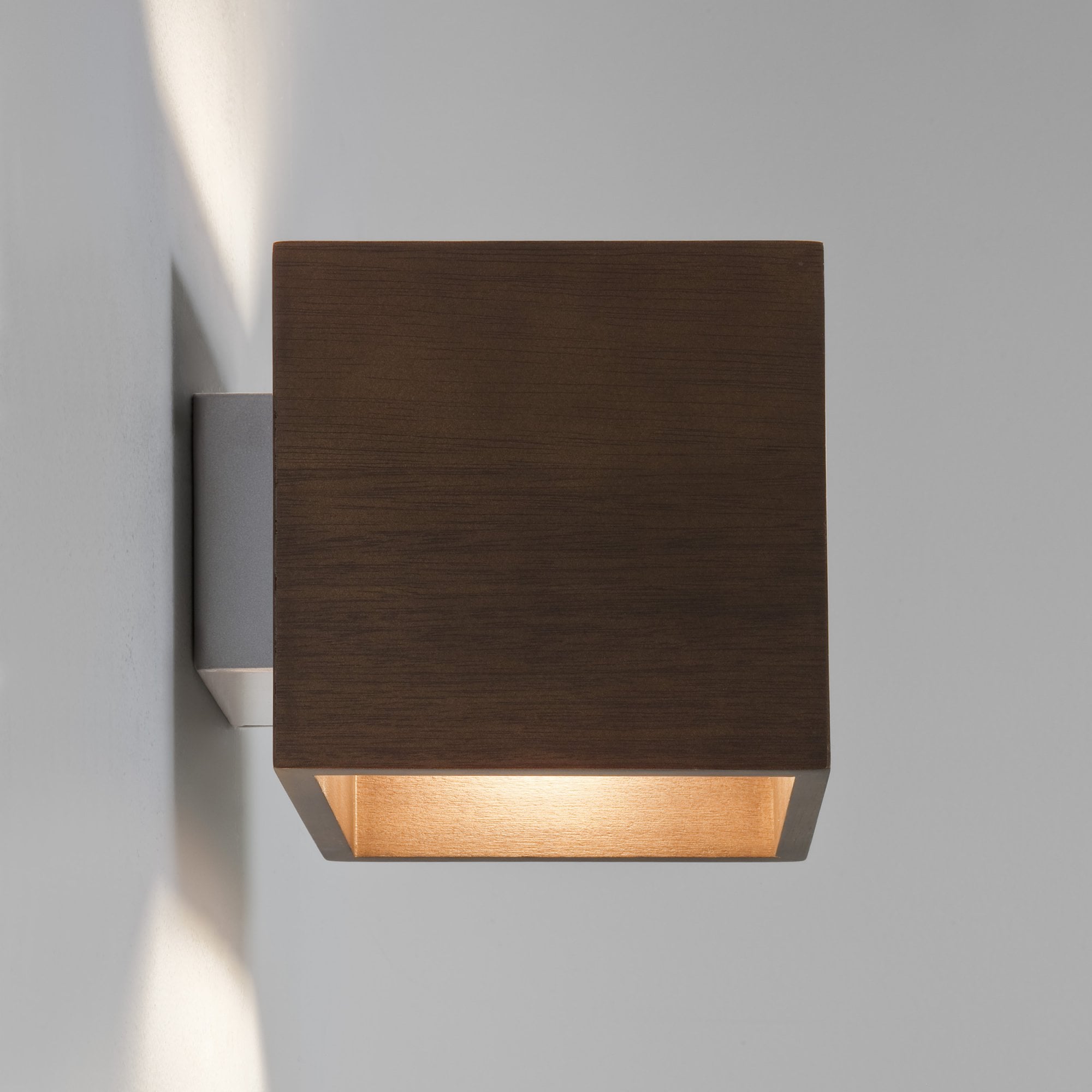 1067001 Cremona Wall Light Walnut (SD)