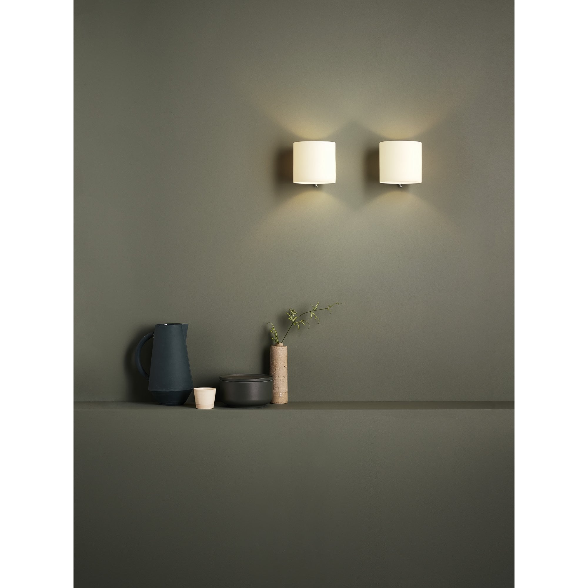 1074001 Luga Wall Light White Glass (S)