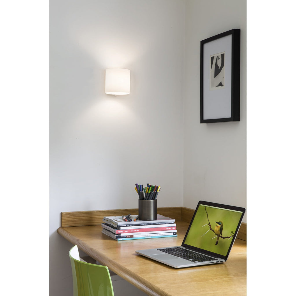 1074001 Luga Wall Light White Glass (S)