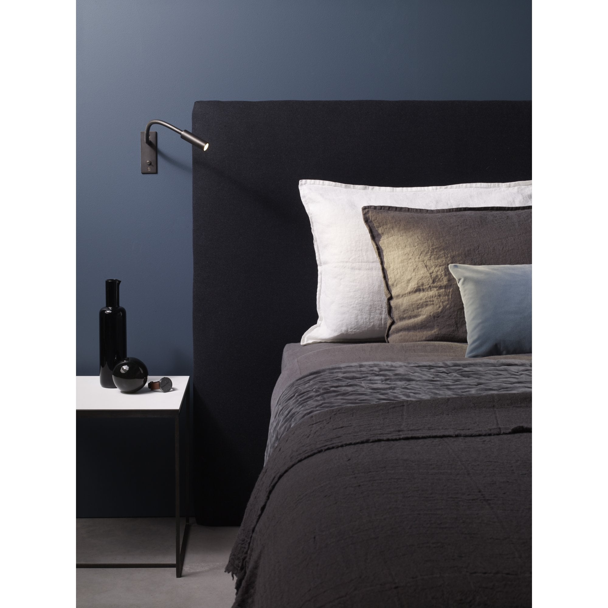 1295003 Leo Switched LED Reading Light Bronze