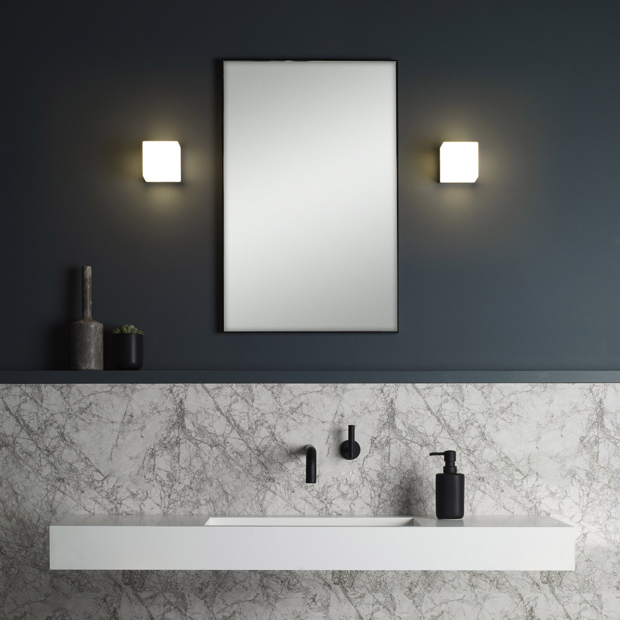 1140001 Cube Bathroom Wall Light Polished Chrome