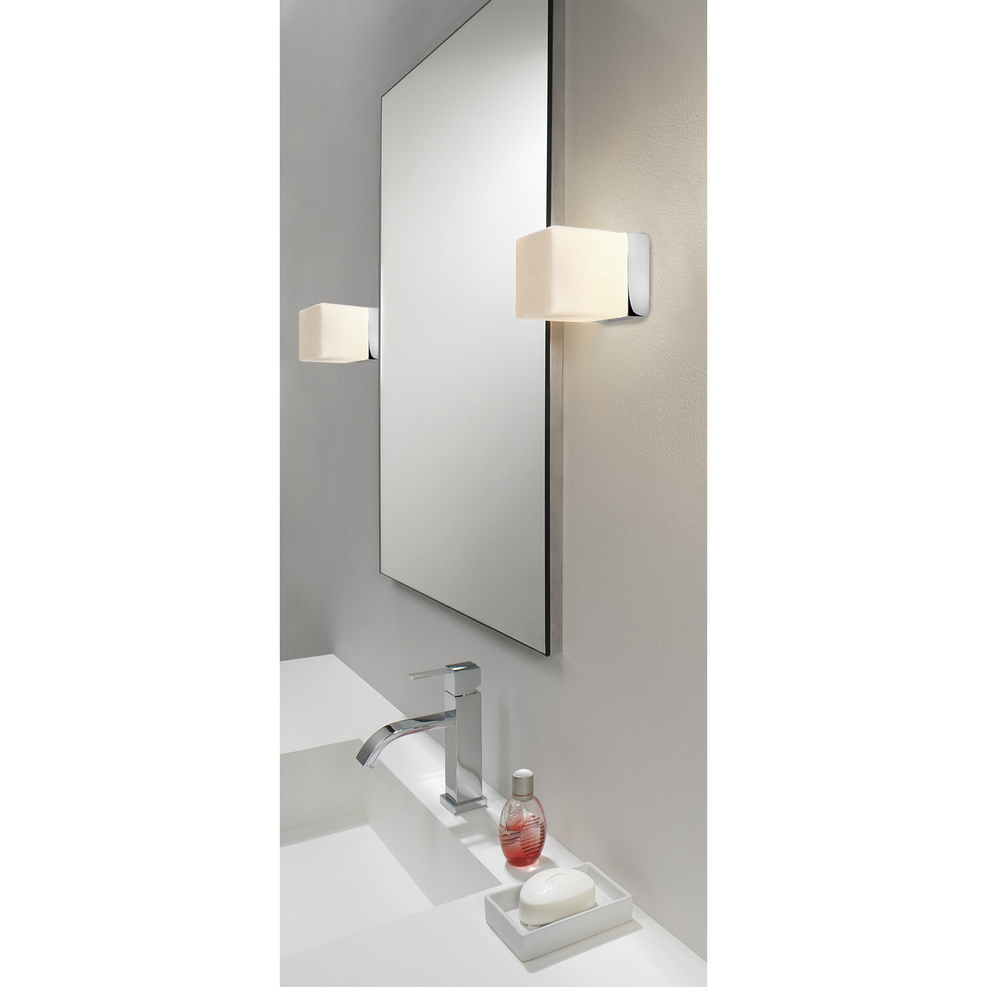 1140001 Cube Bathroom Wall Light Polished Chrome