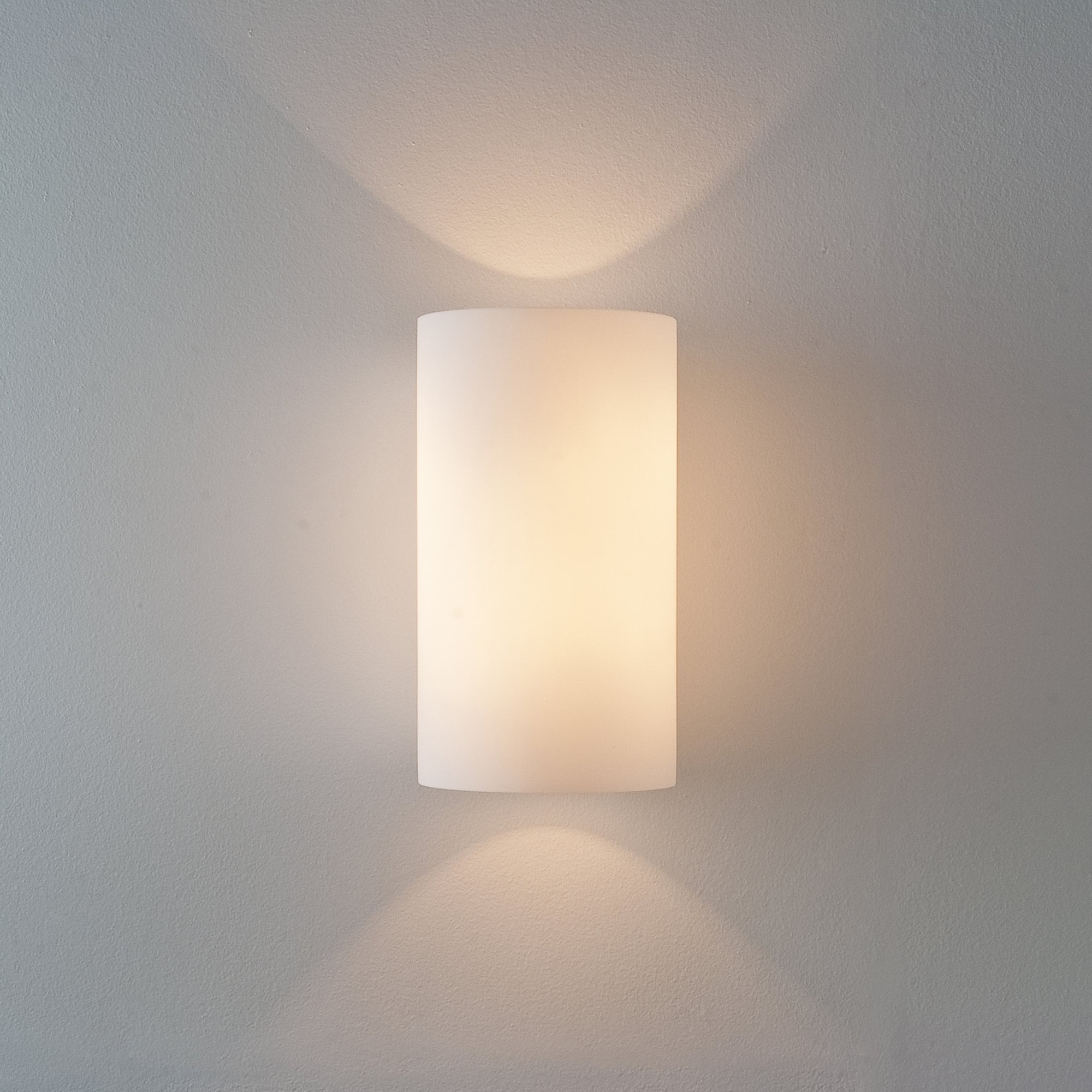 1186002 Cyl 260 Wall Light White Glass (S)