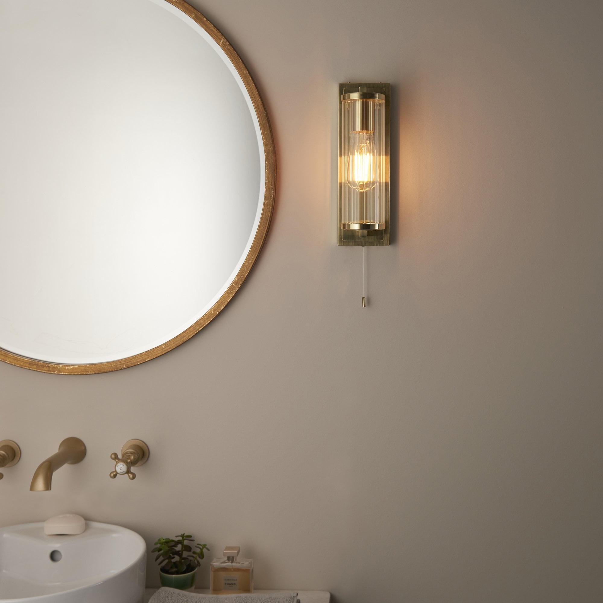 94075 Bathroom 1 Light Wall Light Satin Brass Plate & Clear Ribbed Glass