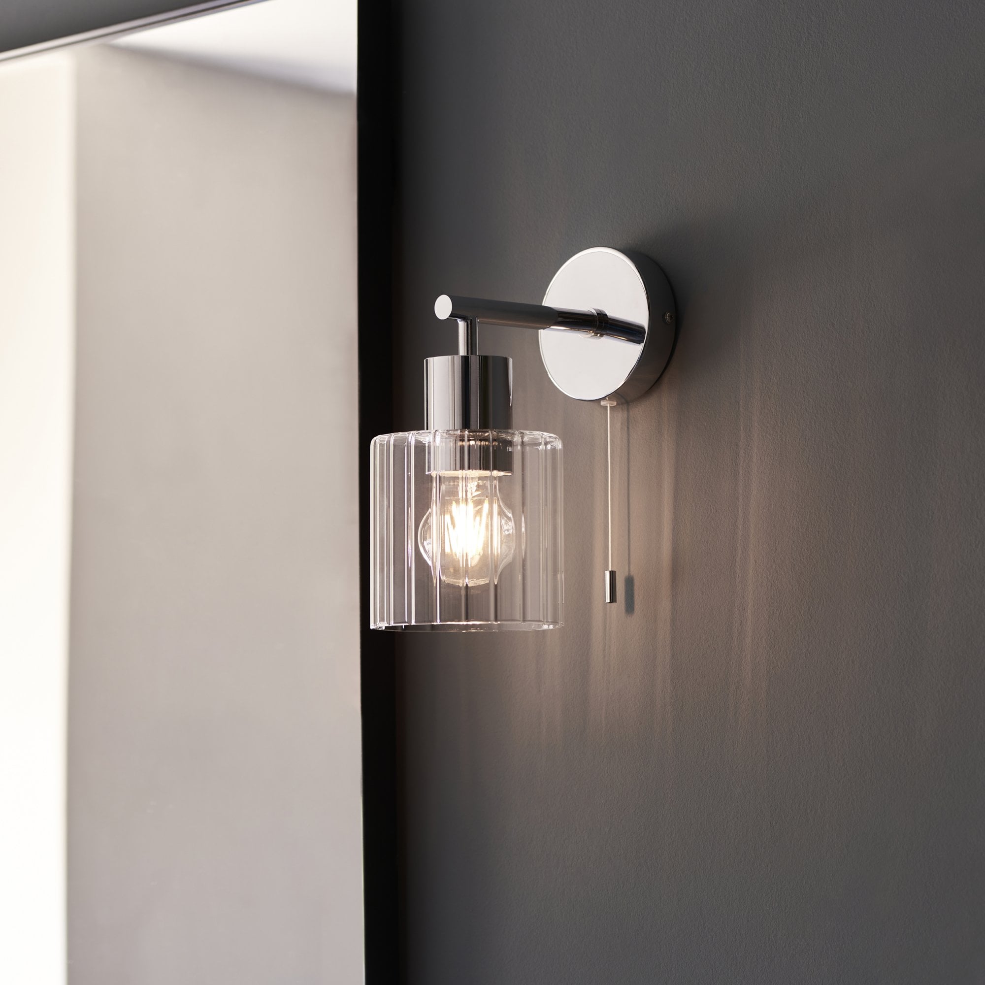 95510 Bathroom 1 Light Wall Light Chrome Plate & Clear Ribbed Glass