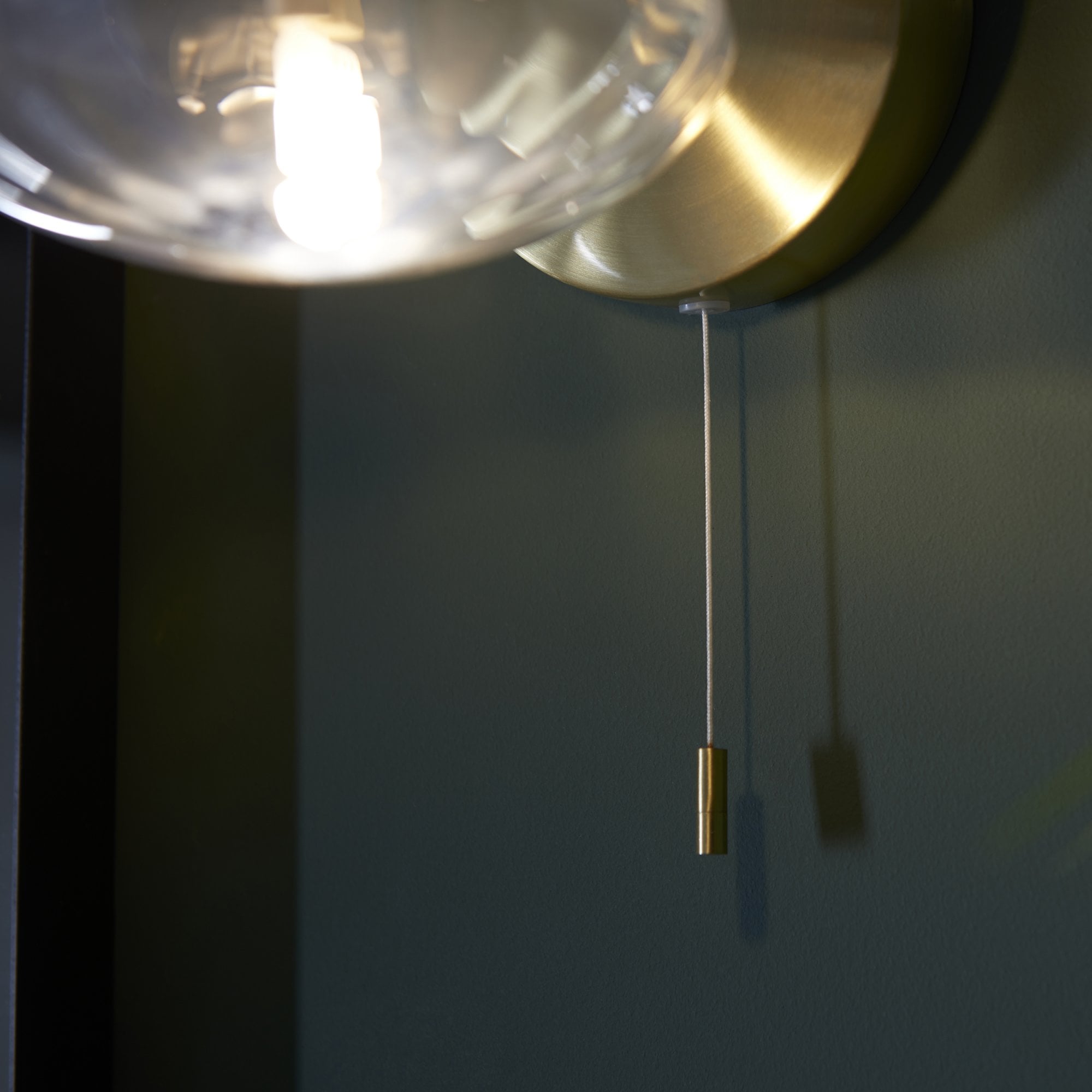 97182 Bathroom 1 Light Wall Light Satin Brass Plate & Clear Ribbed Glass