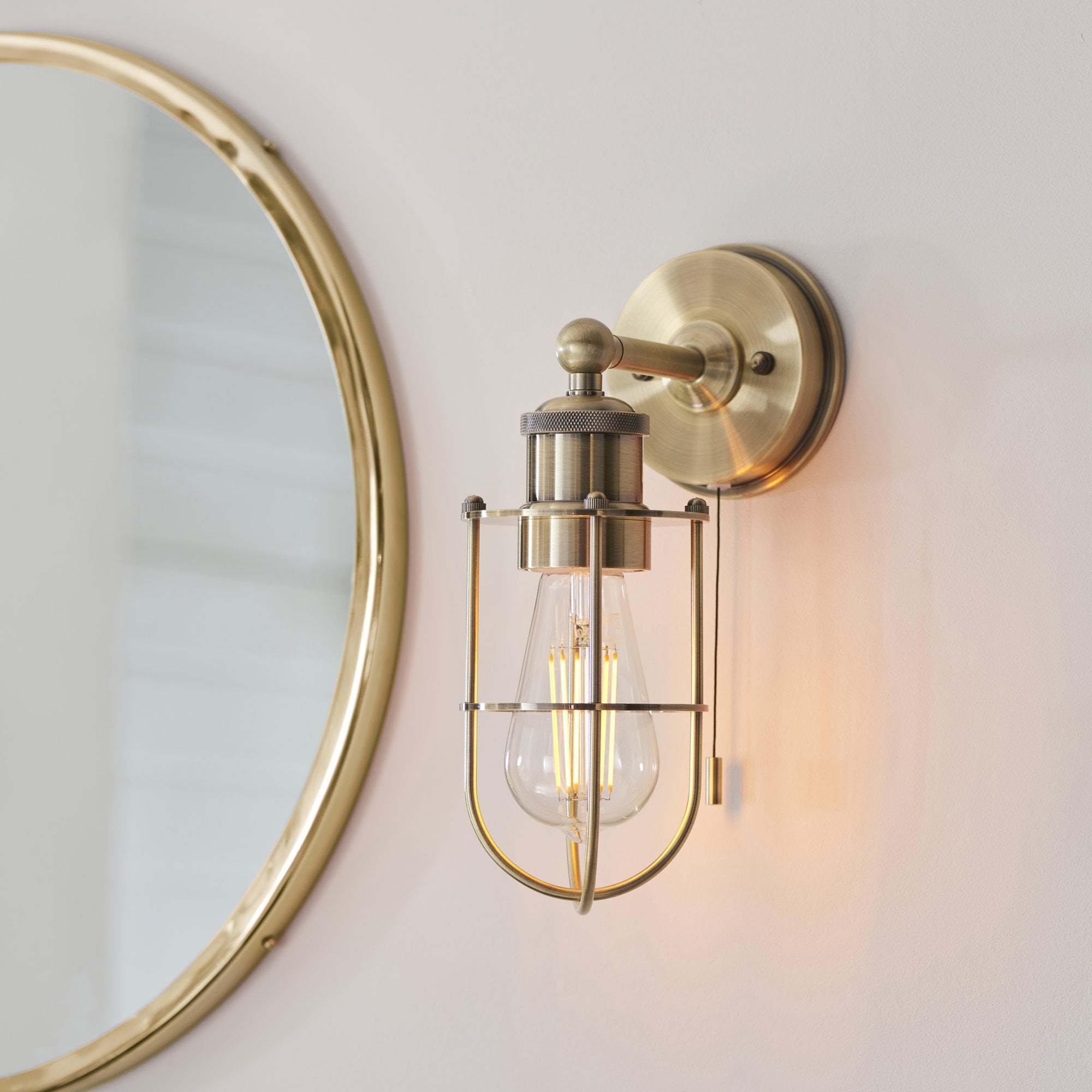 99952 Bathroom 1 Light Wall Light Antique Brass Plate