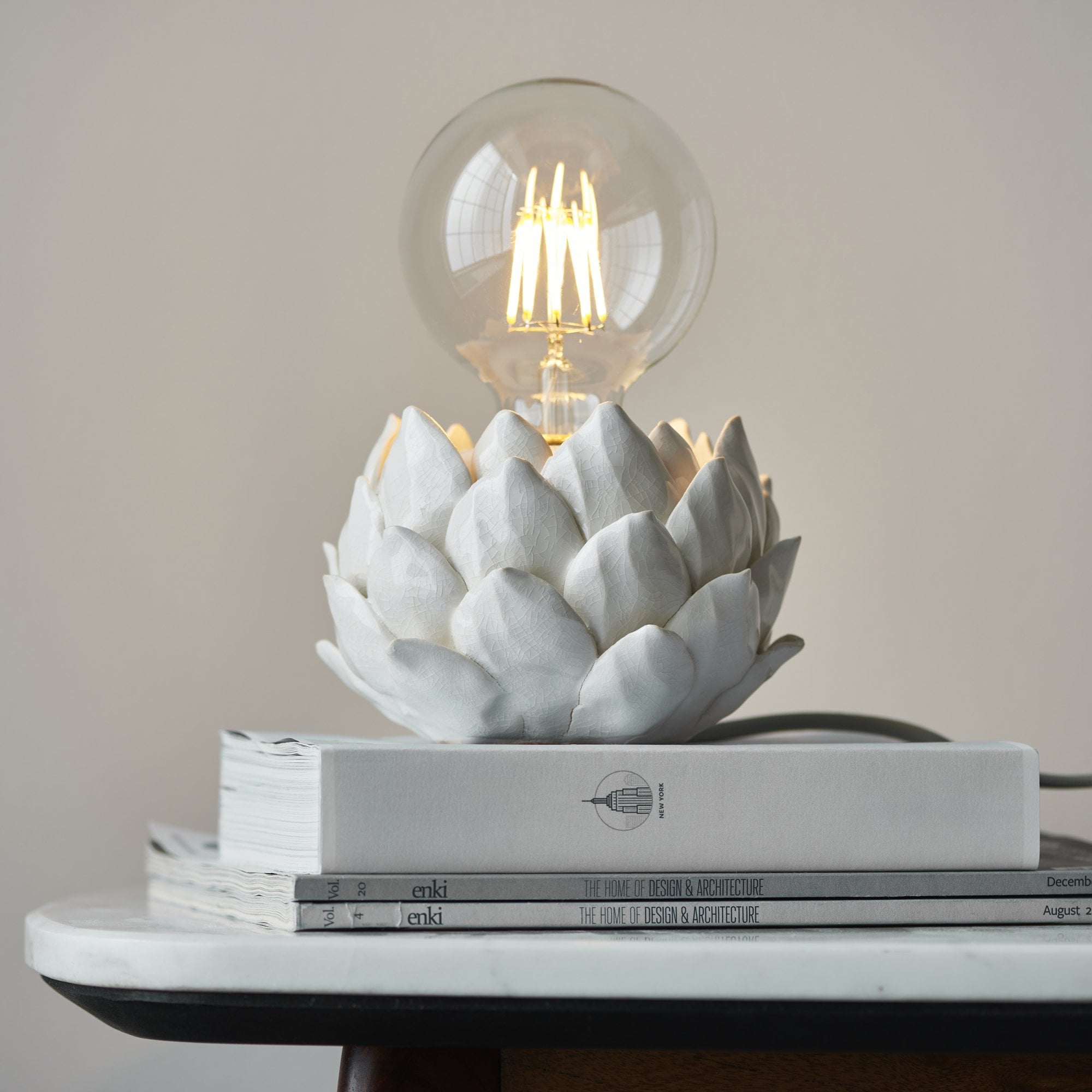 99147 Artichoke 1 Light Table Lamp Oatmeal Crackle Glaze & Antique Brass Plate
