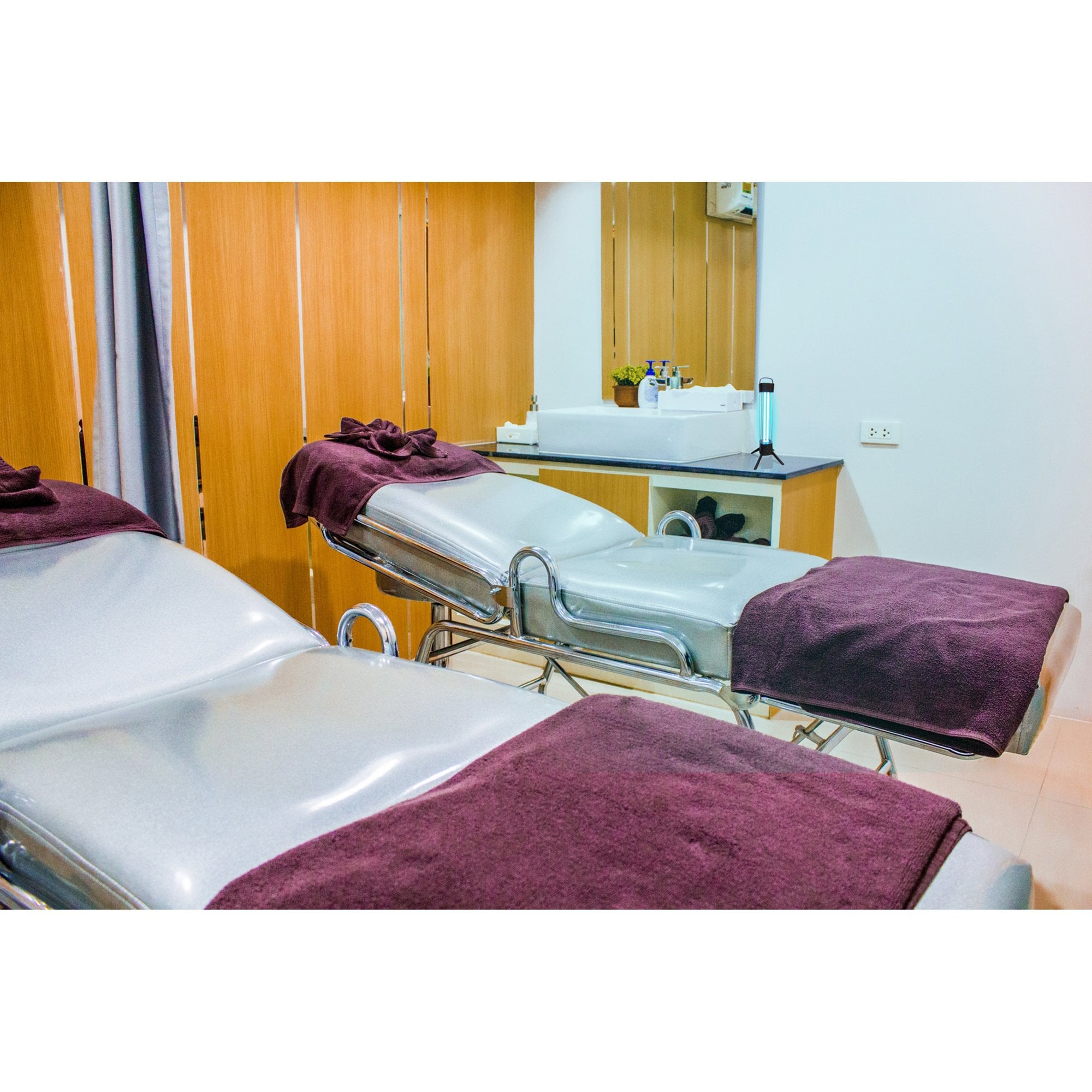 M7340 Cidal 36W UV-C Germicidal Table Lamp c / w Philips Lamp TO BE USED IN VACATED ROOMS ONLY